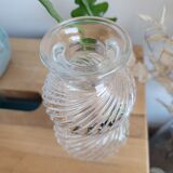 Vase en verre moulé