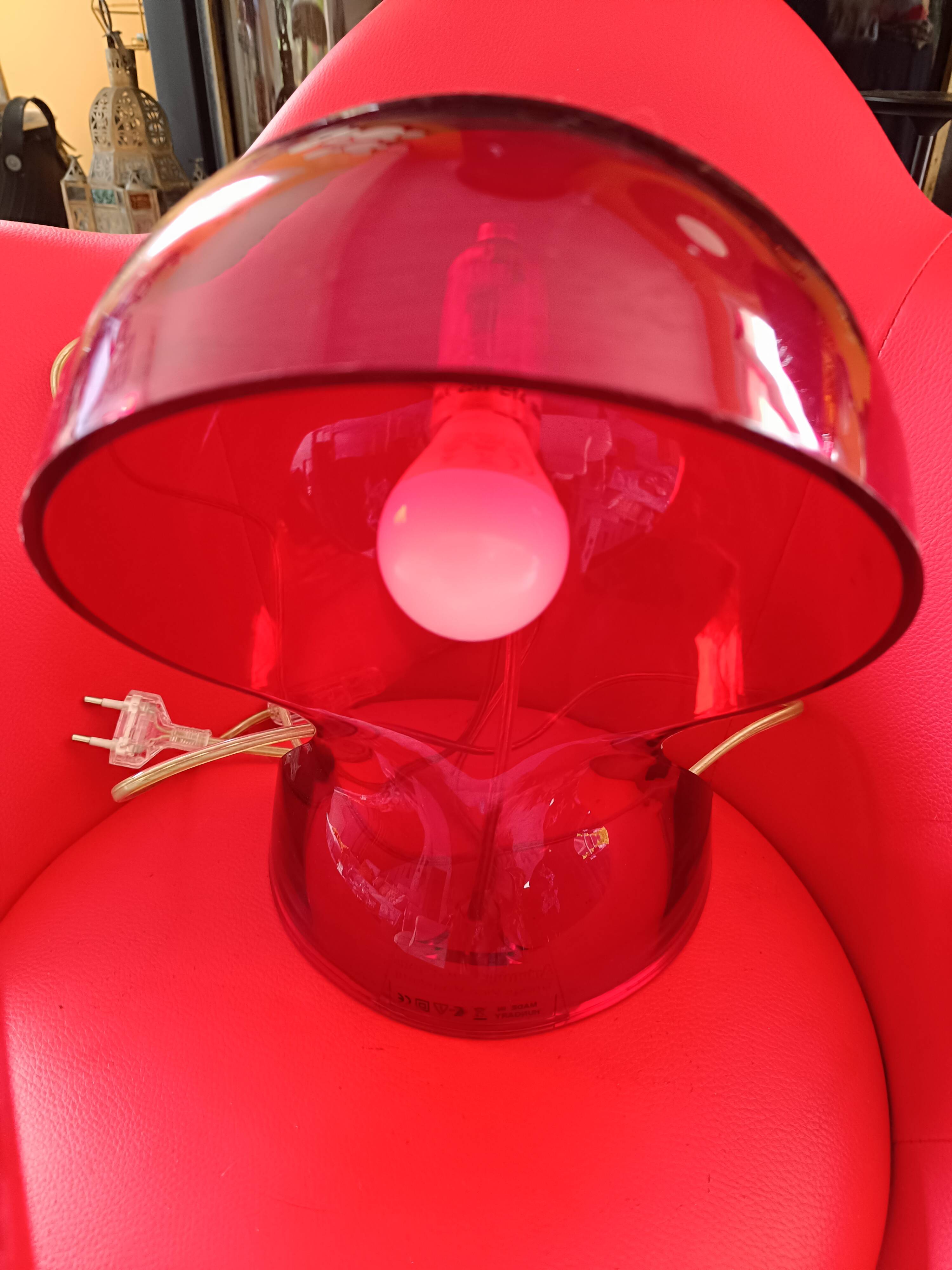 Dalu designer lamp in red transparent plastic. ¨By Vico Artemide.