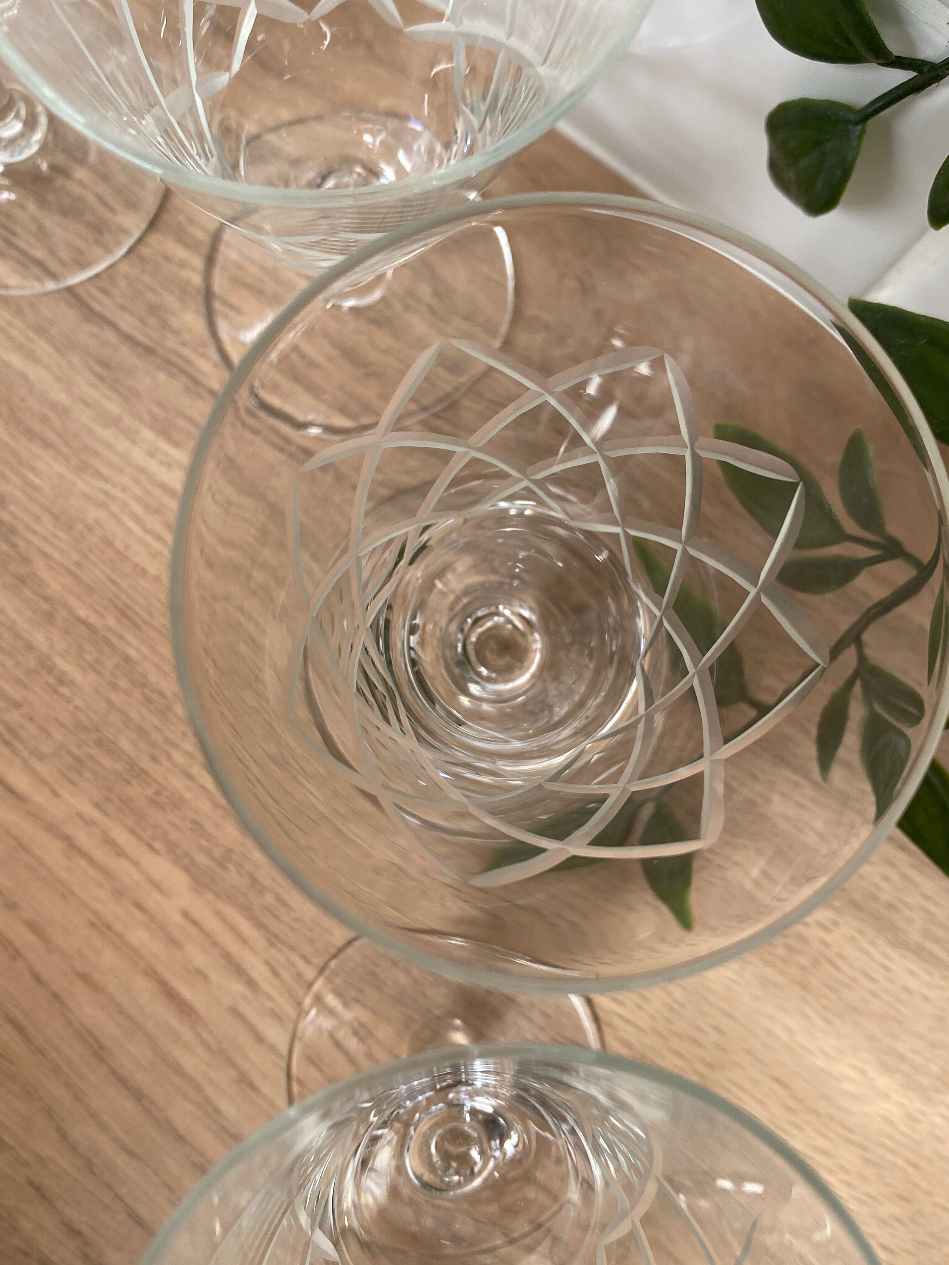 Set of 6 white wine glasses