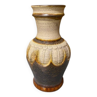 Large ecru and brown vase