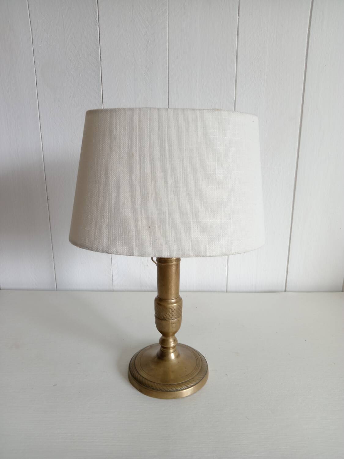 Table lamp