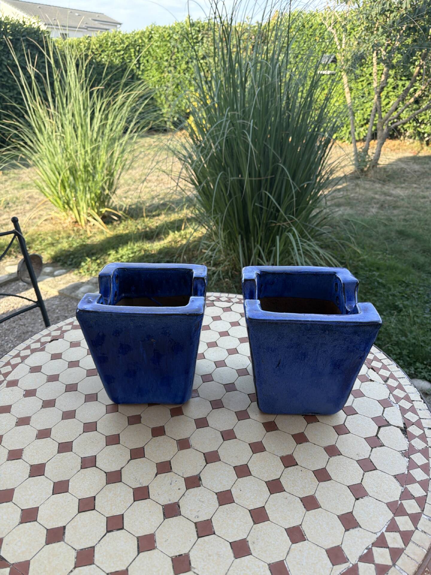 Set of two hanging pots in blue glazed ceramic.