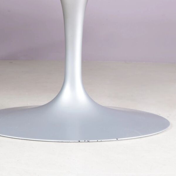 Table ovale Tulip XL des années 1970 avec plateau en marbre brun et base ovale en argent mat / Eero Saarinen / Knoll, USA