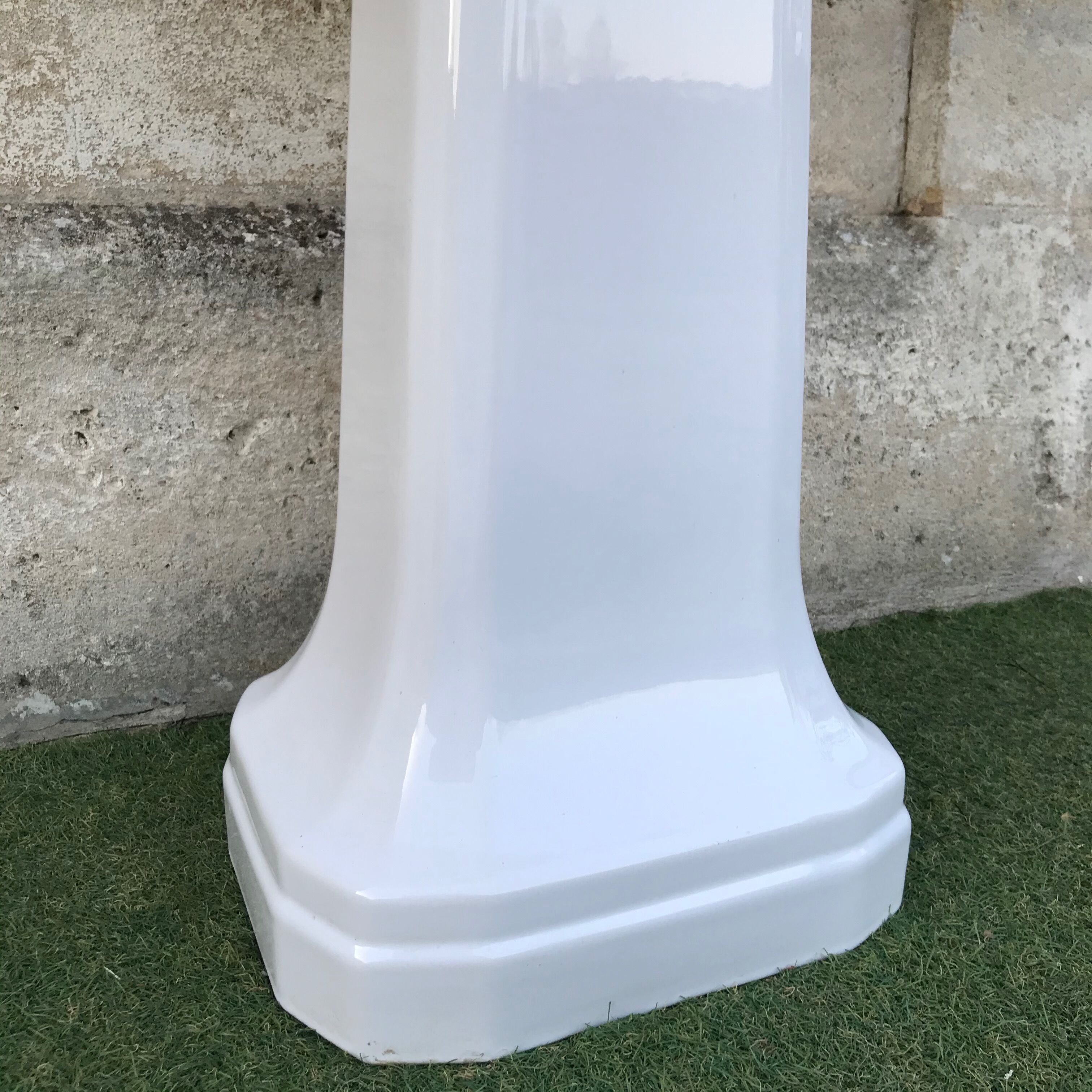 Art deco console in earthenware