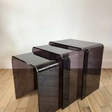 Ensemble de 3 tables basses gigognes en plexi fumé / violet années 70