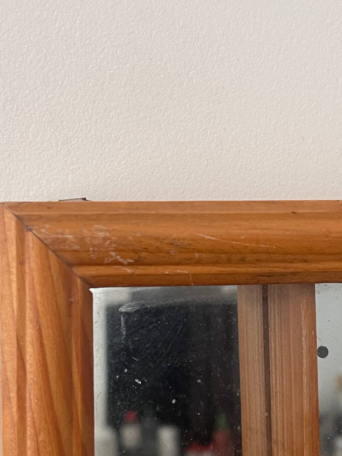 Storage box with wall-mounted glass mirror with integrated storage