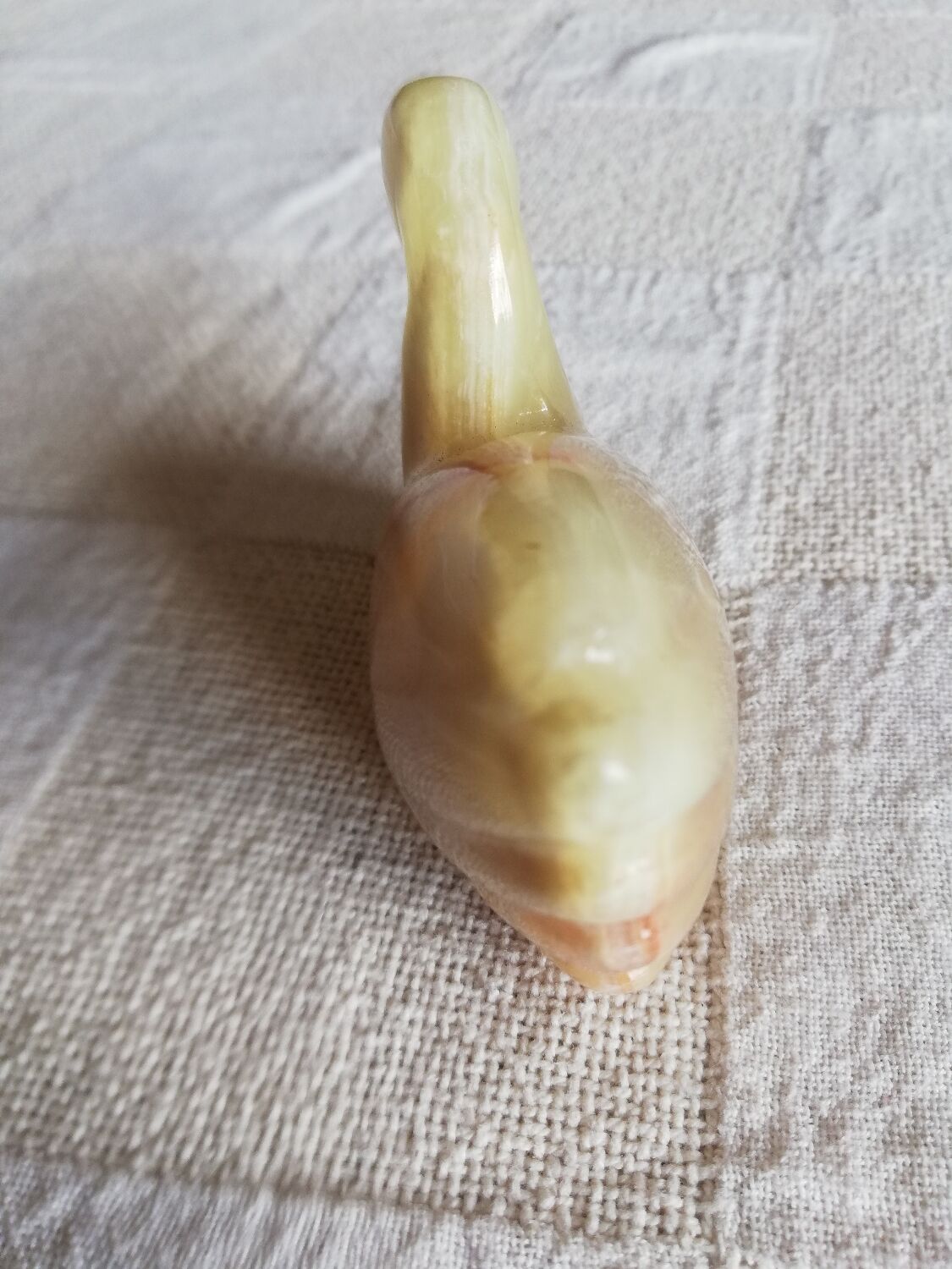 Statuette swan in onyx marble or aragonite