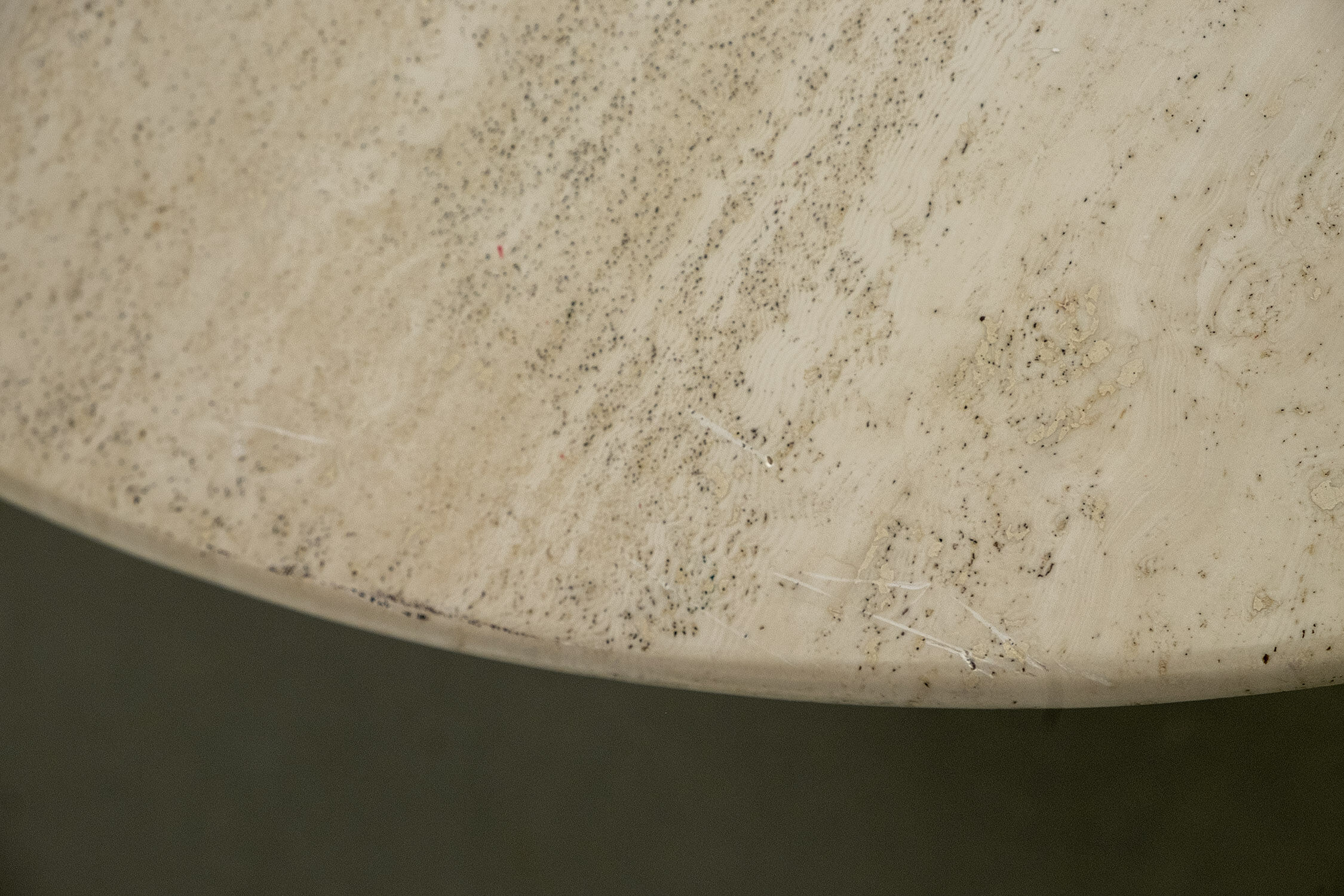 Table basse en forme de goutte en travertin, années 1990