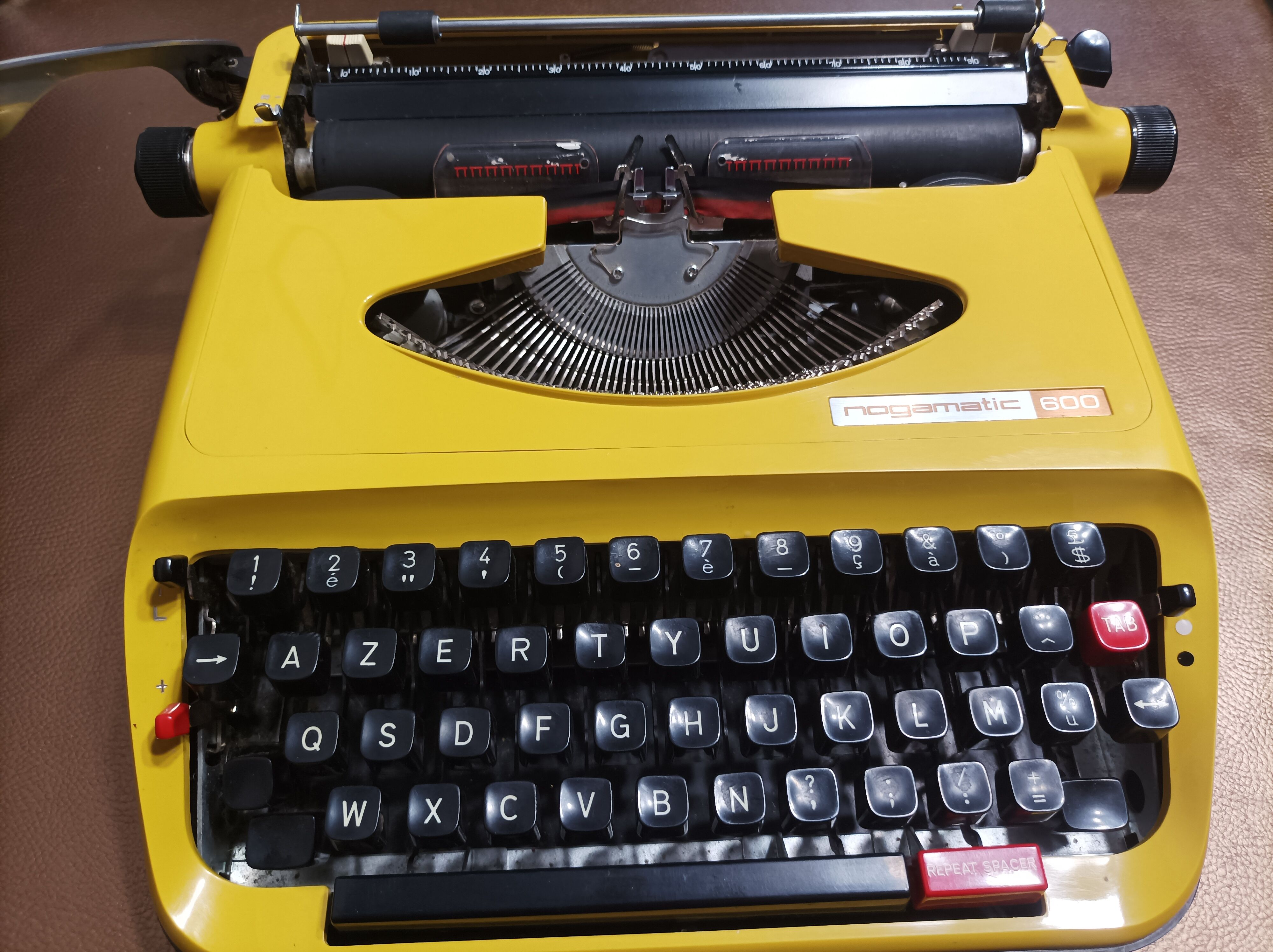 Typewriter Brother Nogamatic 600 Yellow