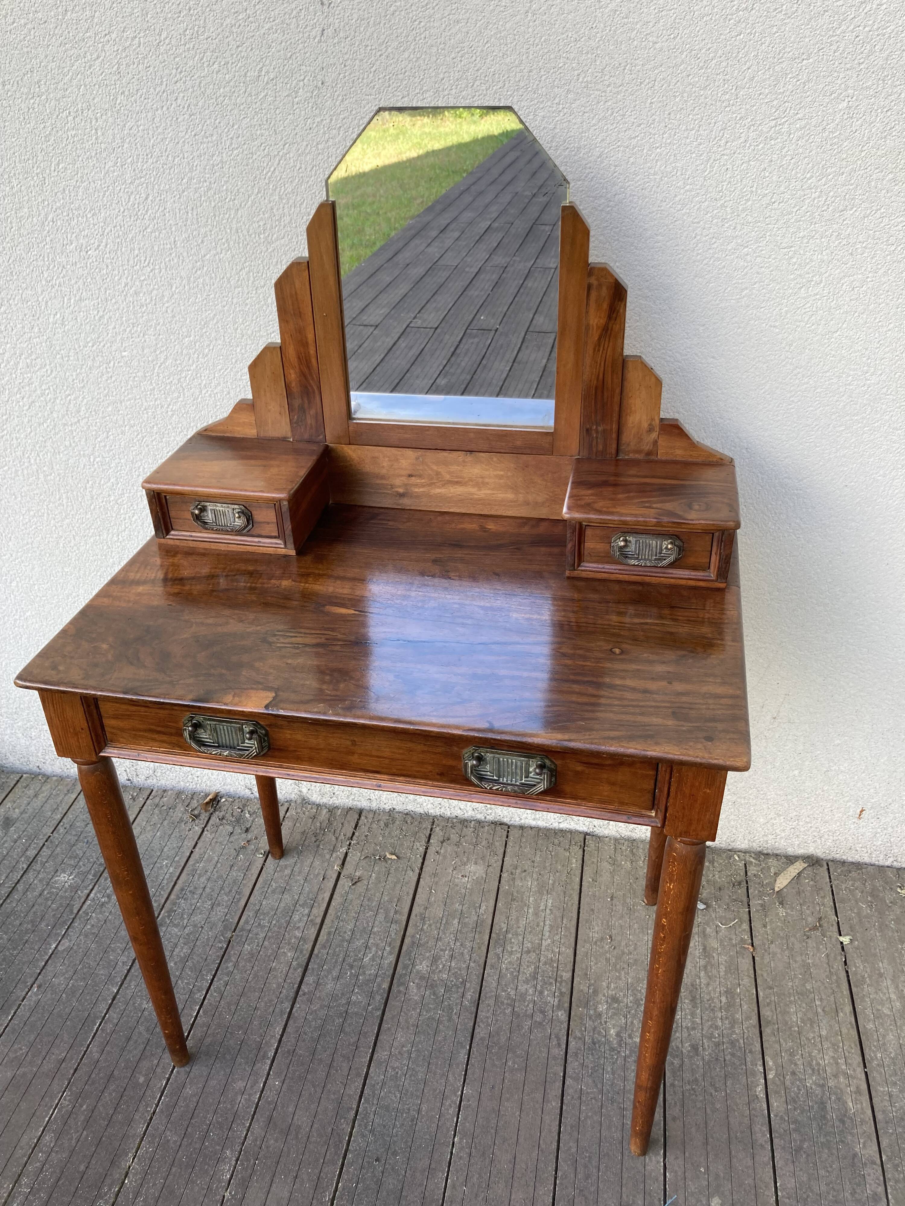 Polished 1930s walnut dressing table