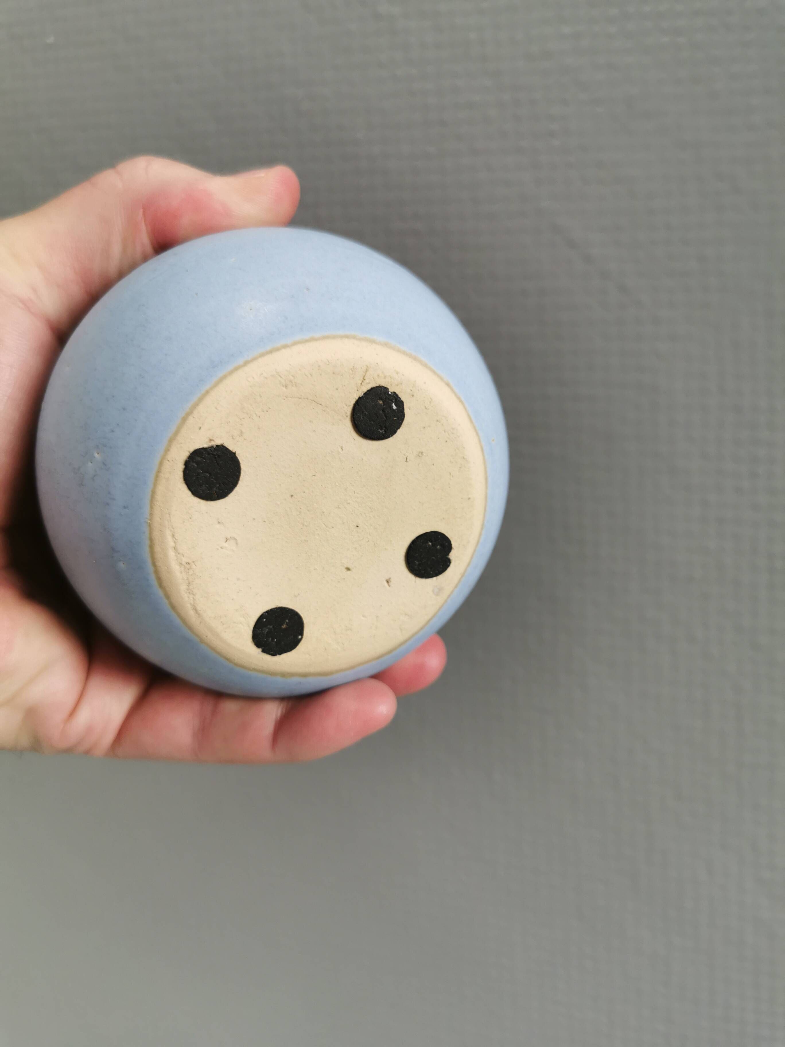 Sugar bowl/Lidded jar in ceramic, Danish from the 1980s-90s.