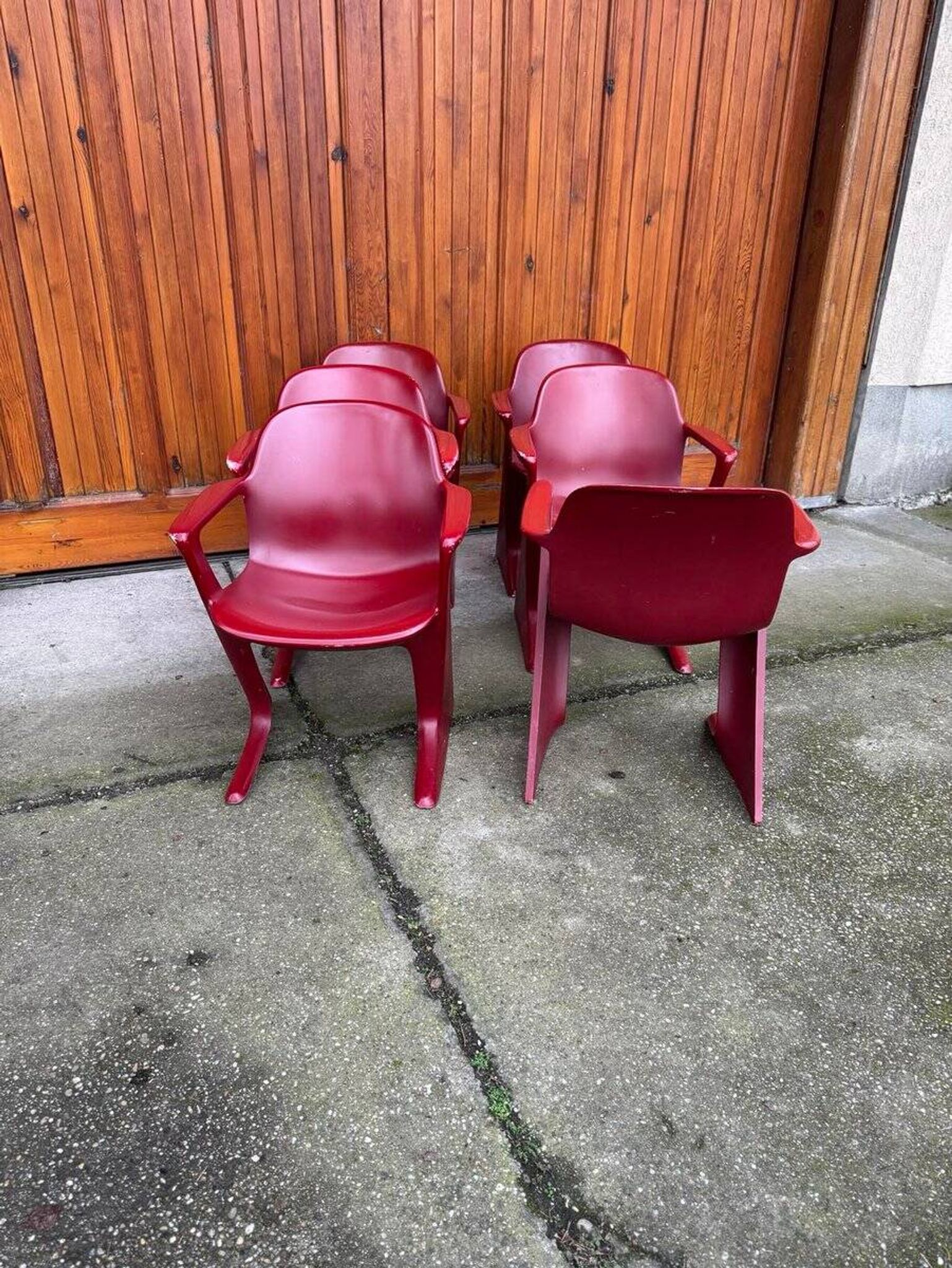 Set of 6 Bordeaux Kangourou chairs in plastic by Ernst Moeckl (1968) — sculptural design