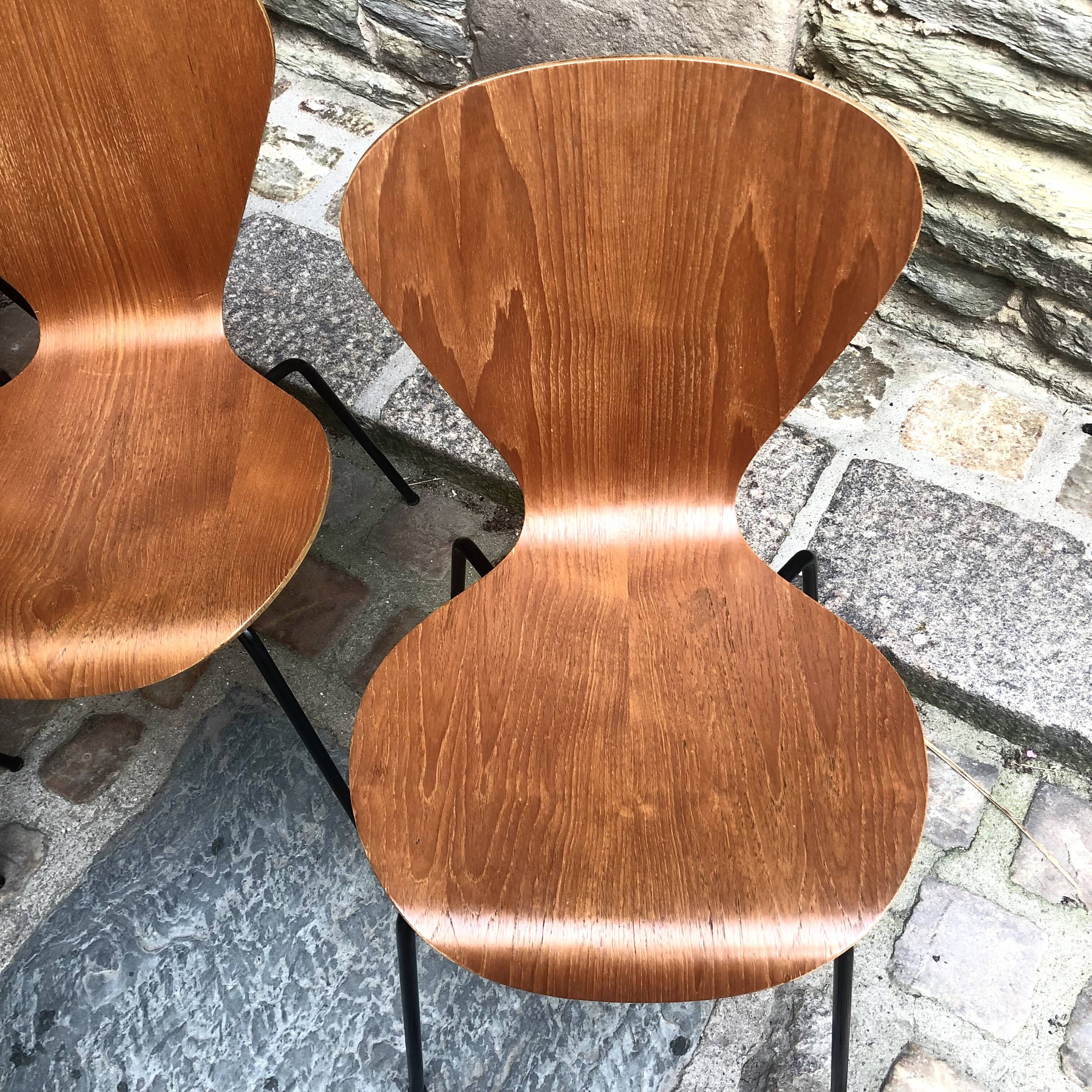 5 Arne Jacobsen chairs