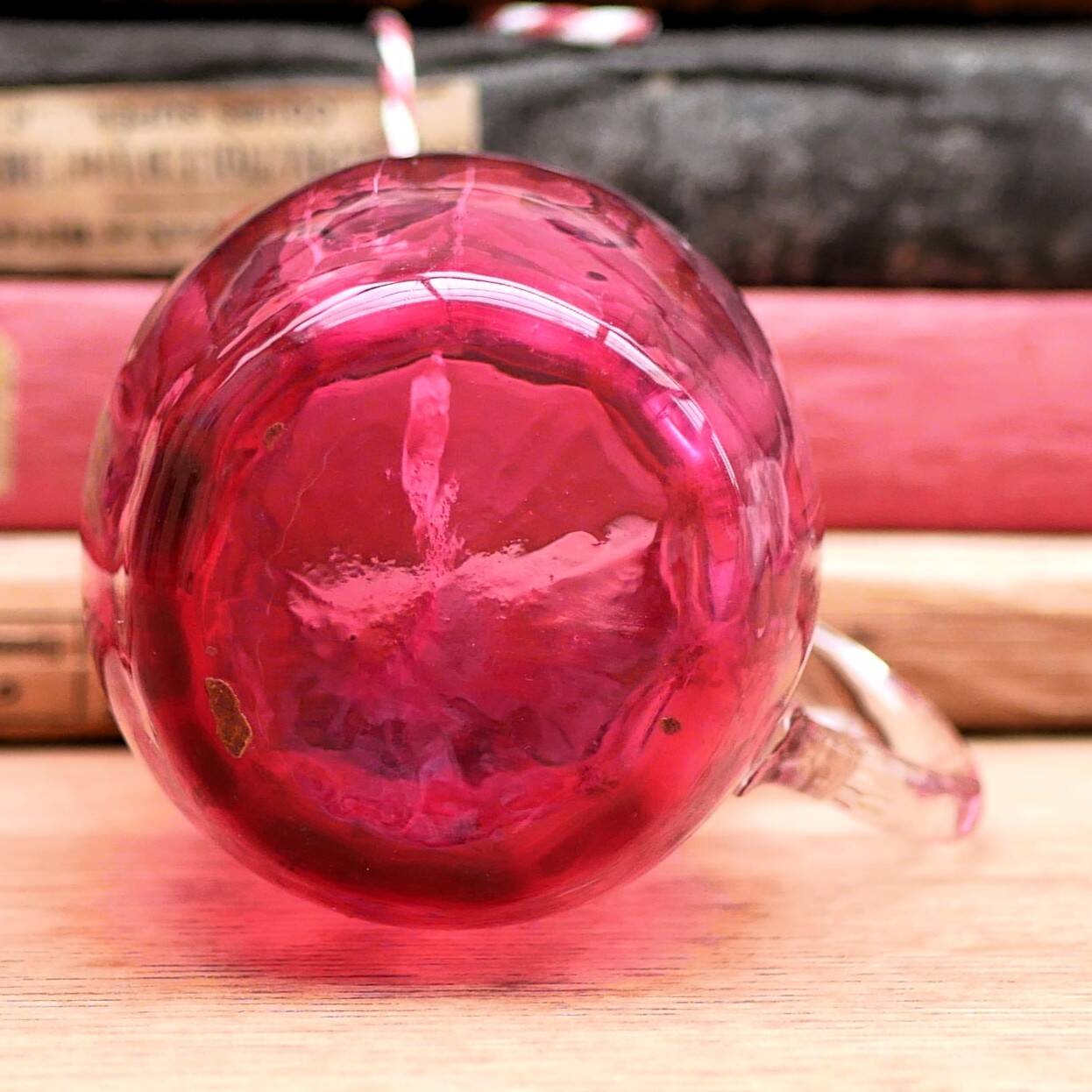 Pot à lait anglais en verre Cranberry de style victorien