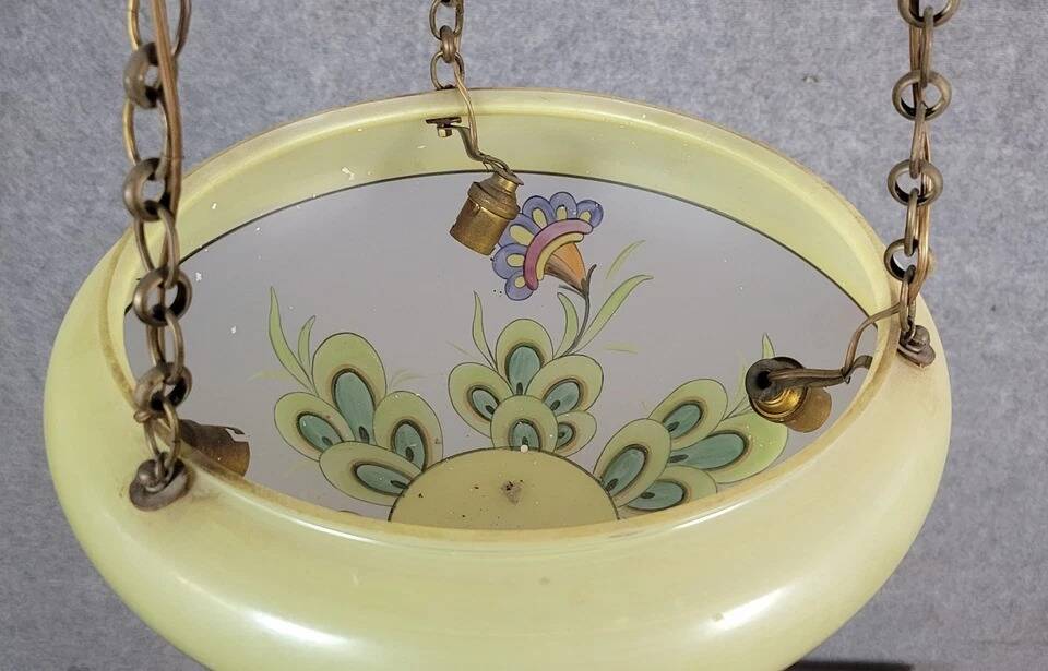Lustre plafonnier style Art Déco en verre peint de fleurs stylisées