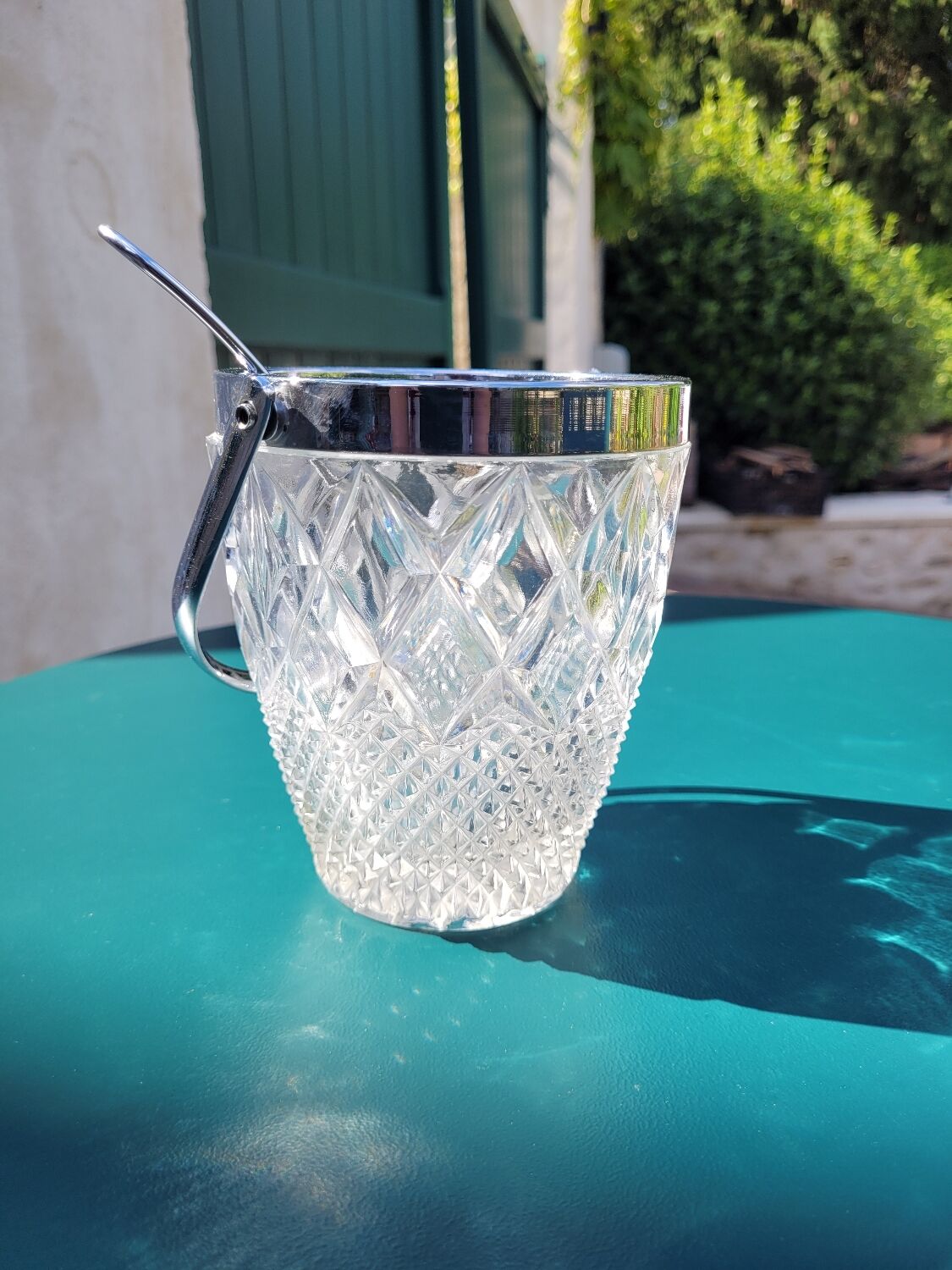 Ice bucket and its tongs