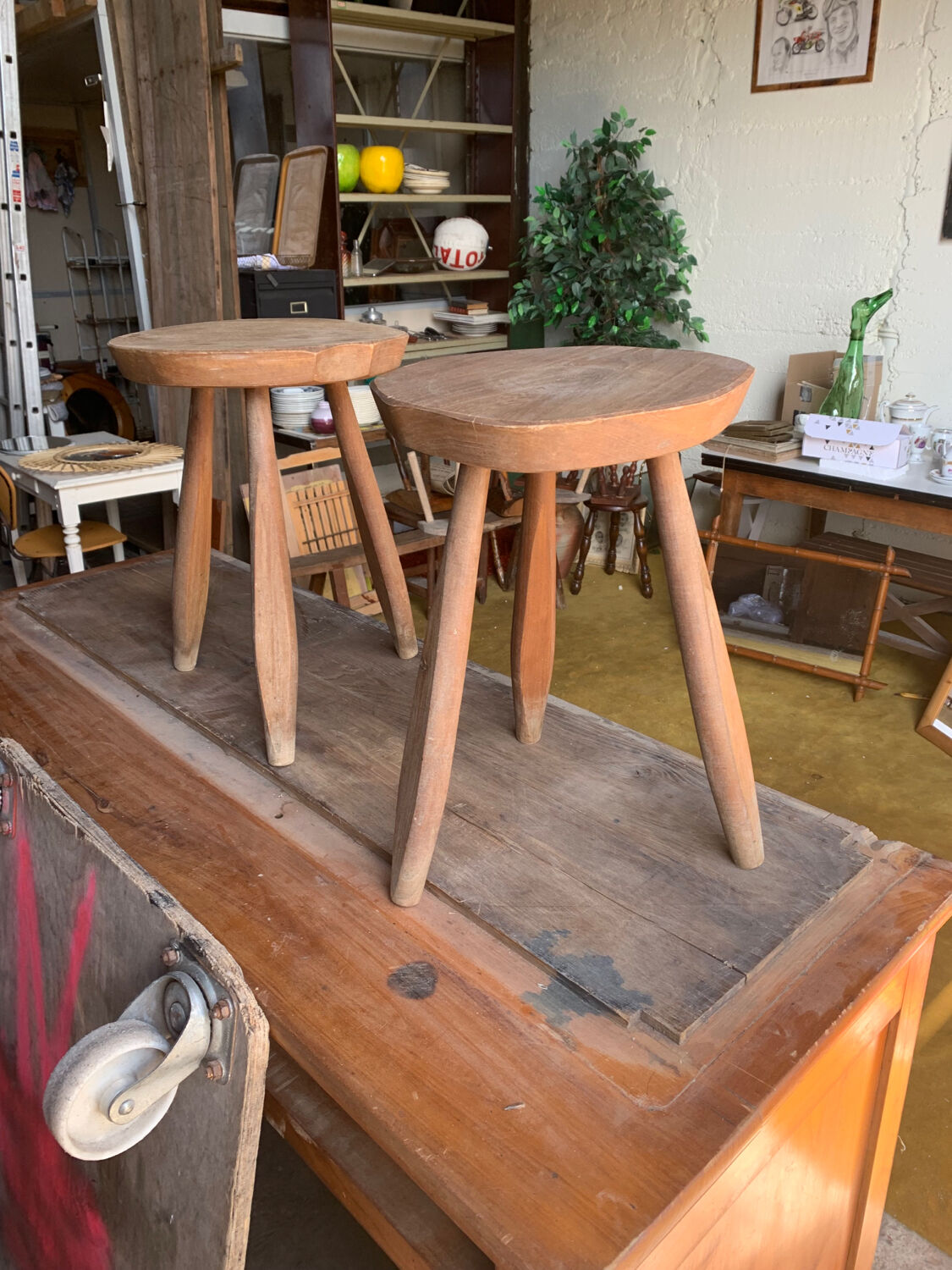 2 mirrors a pair stool pro phil