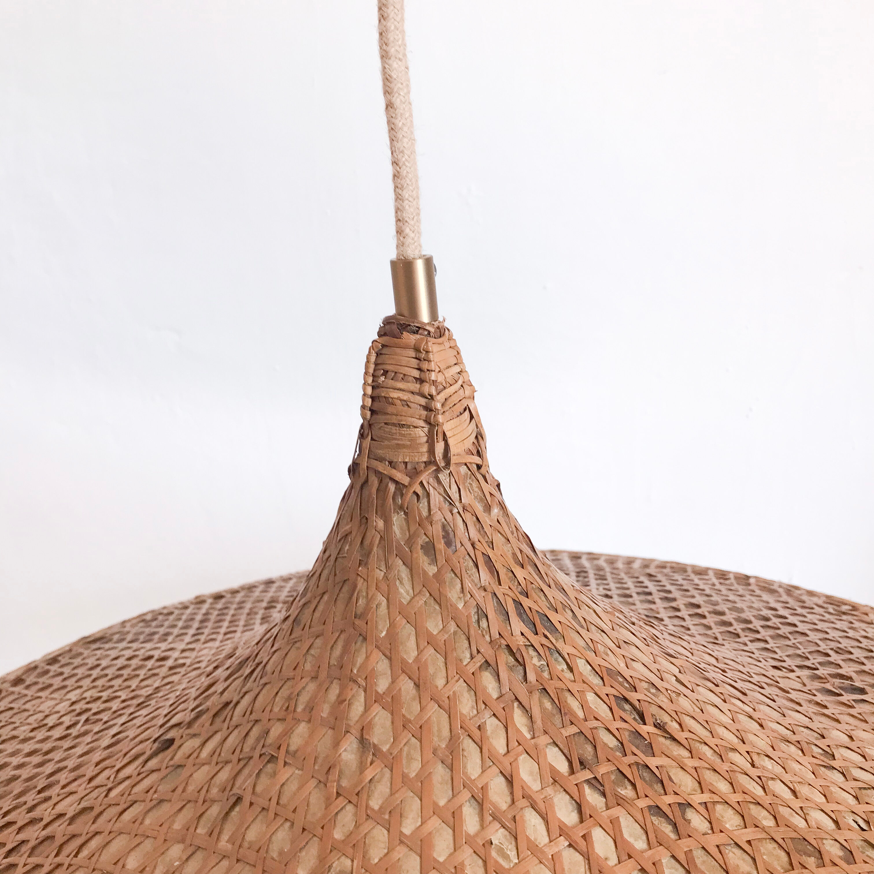 Wicker pendant lamp
