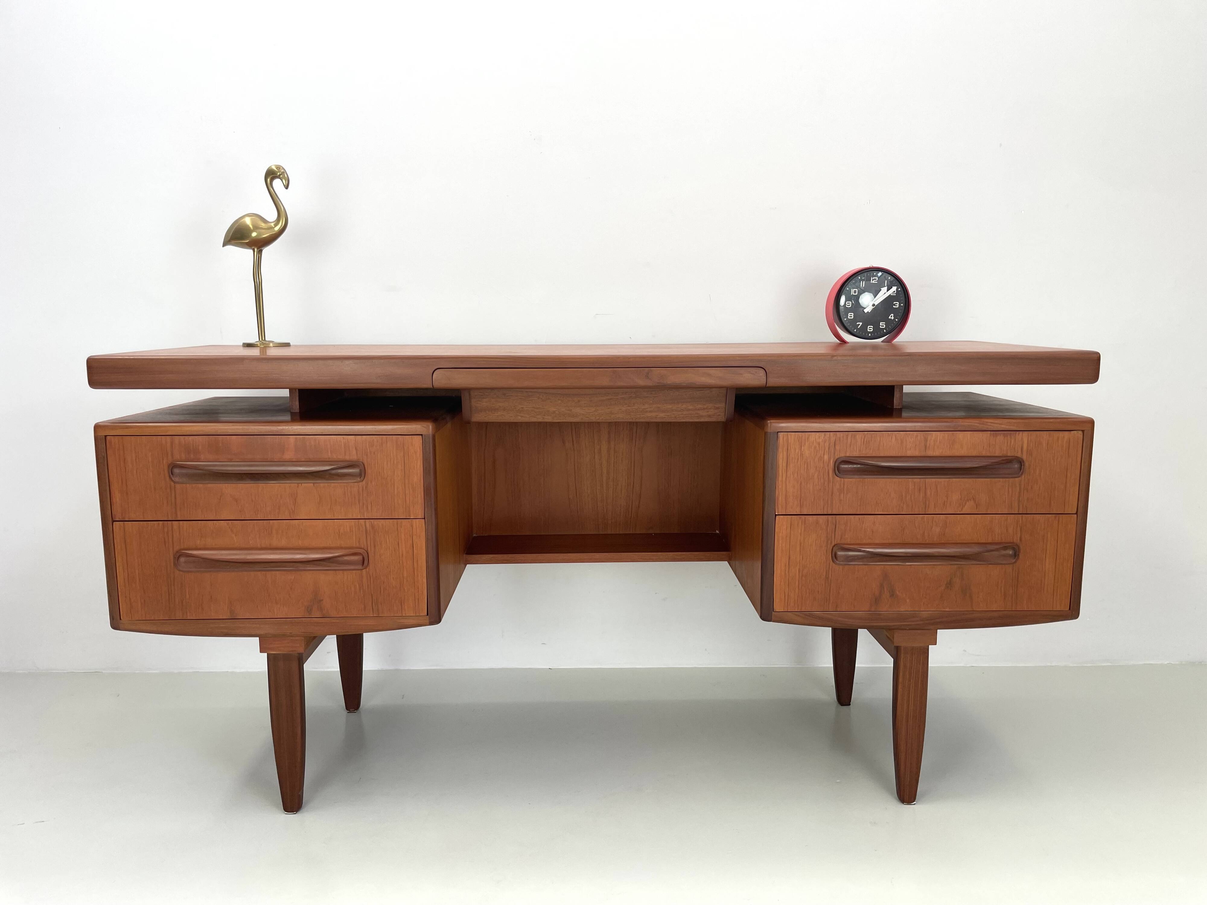 Vintage desk by V.Wilkins for G-Plan, 1960s