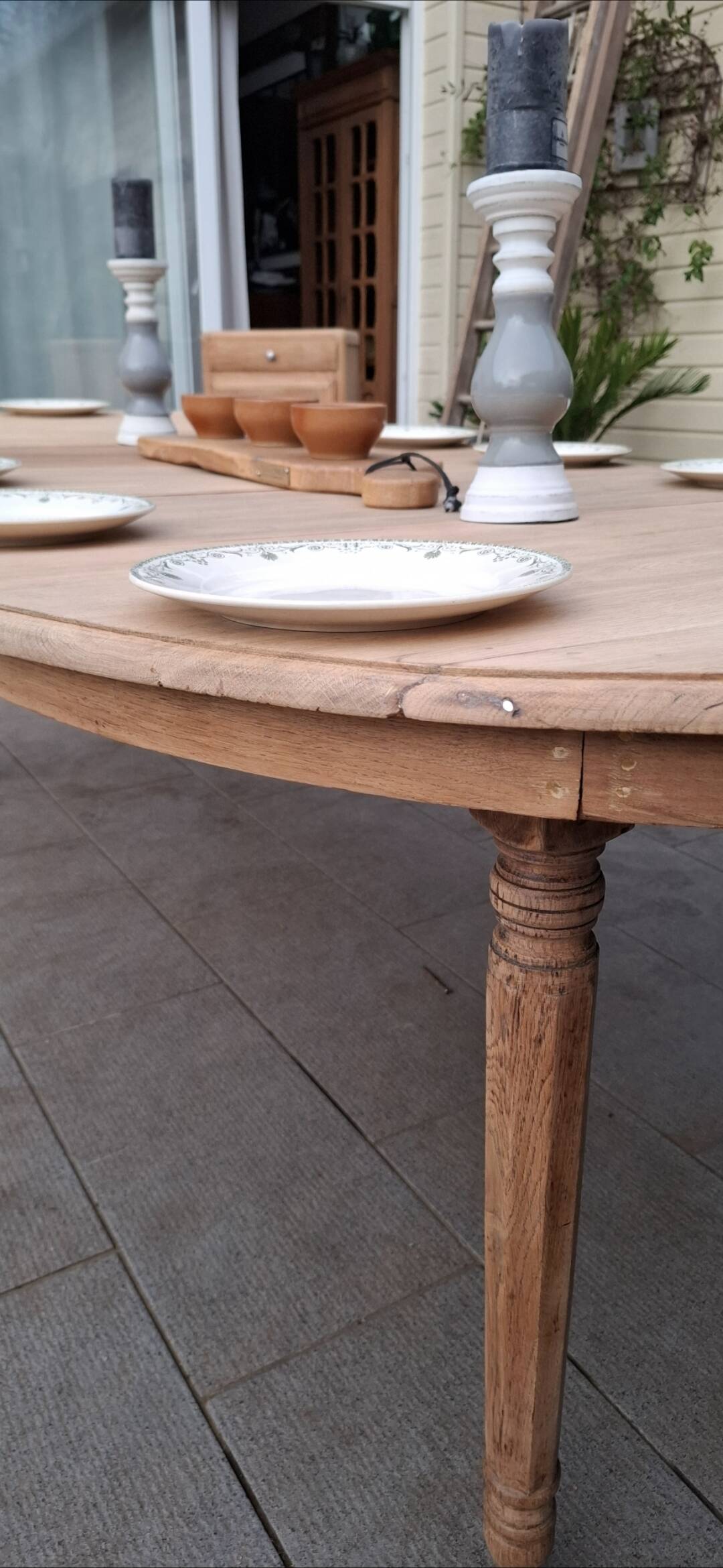 Oval table +3 extensions