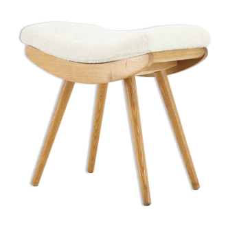 Tabouret en chêne des années 1960 avec tissu en peau de mouton, Tchécoslovaquie