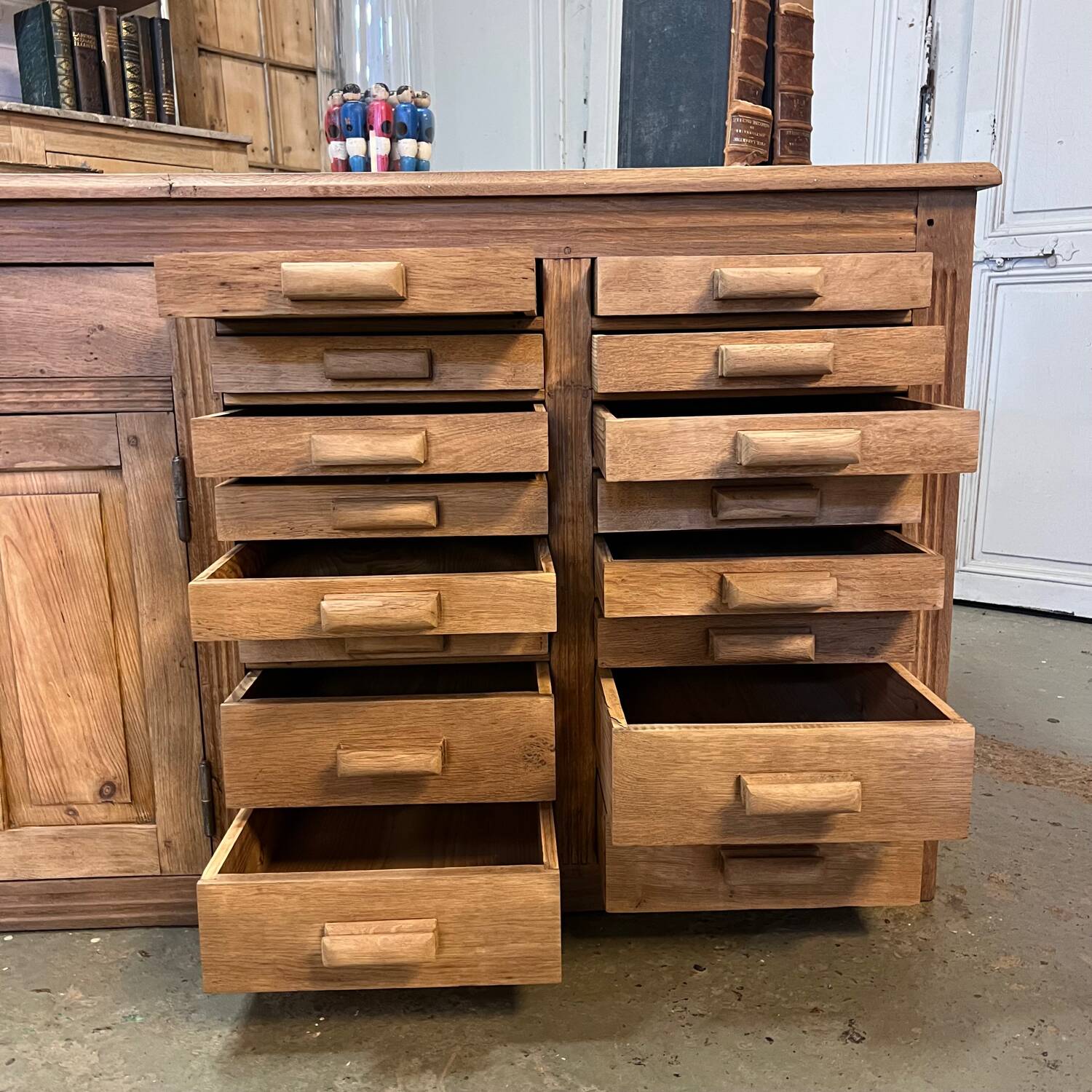 Jeweller's counter with drawers furniture