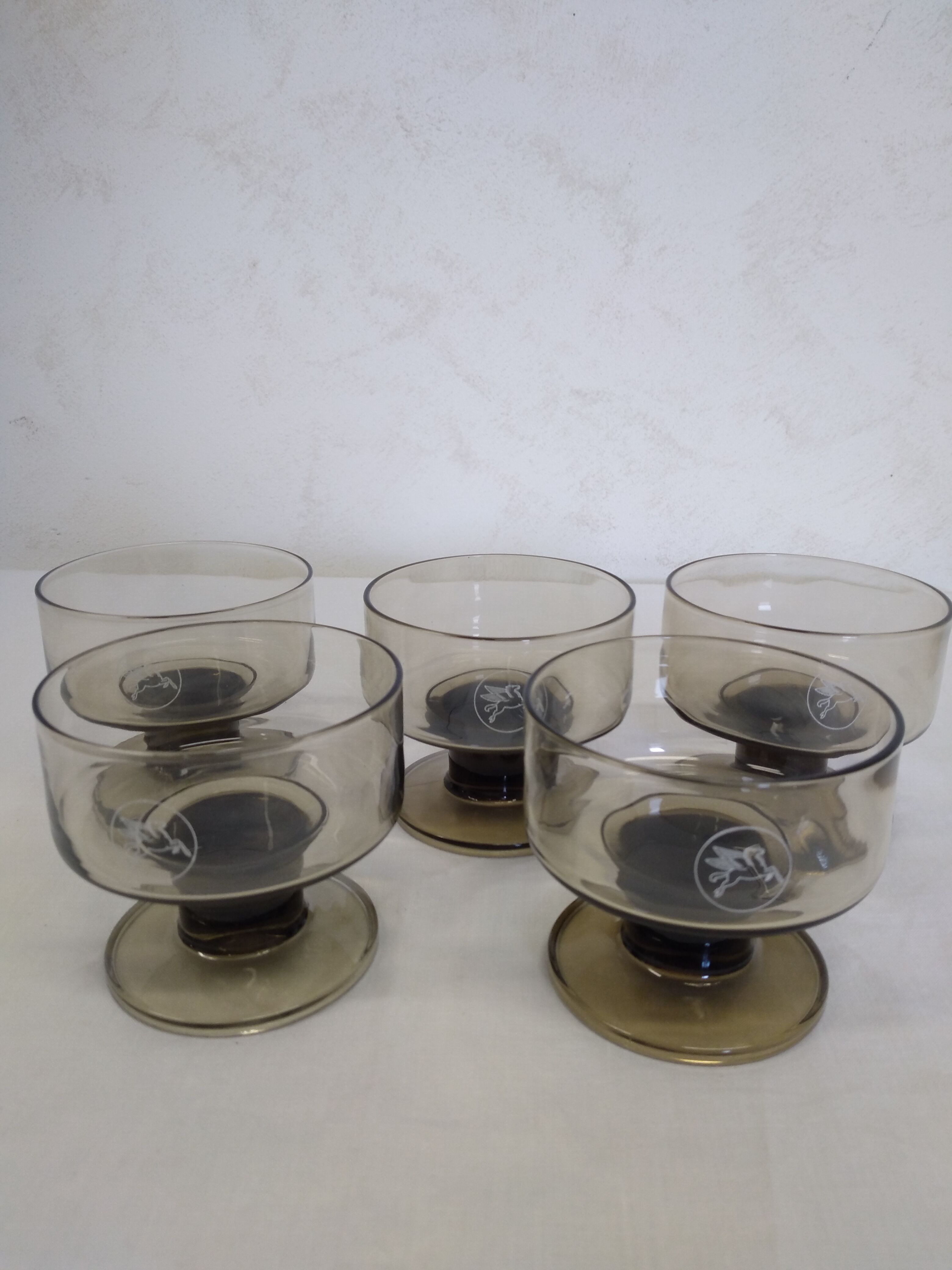 Mobil smoked glass cups