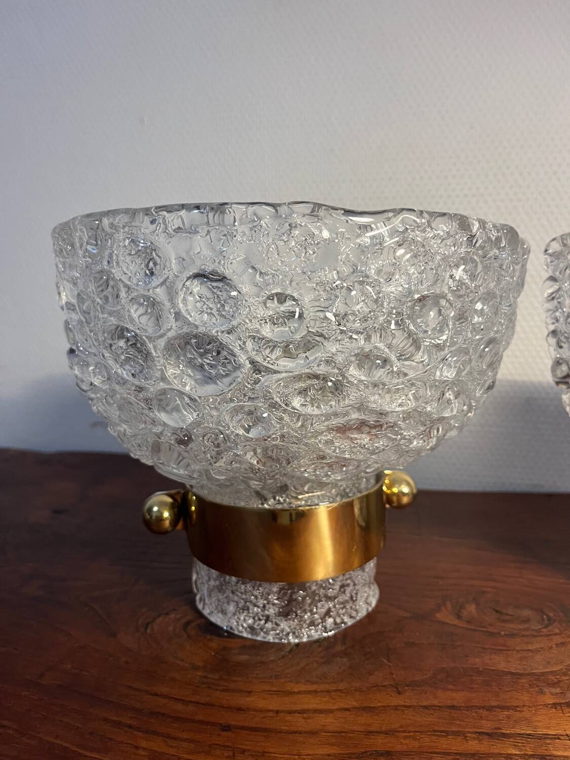 Paire d’appliques murales vintage en verre de glace et laiton – Années