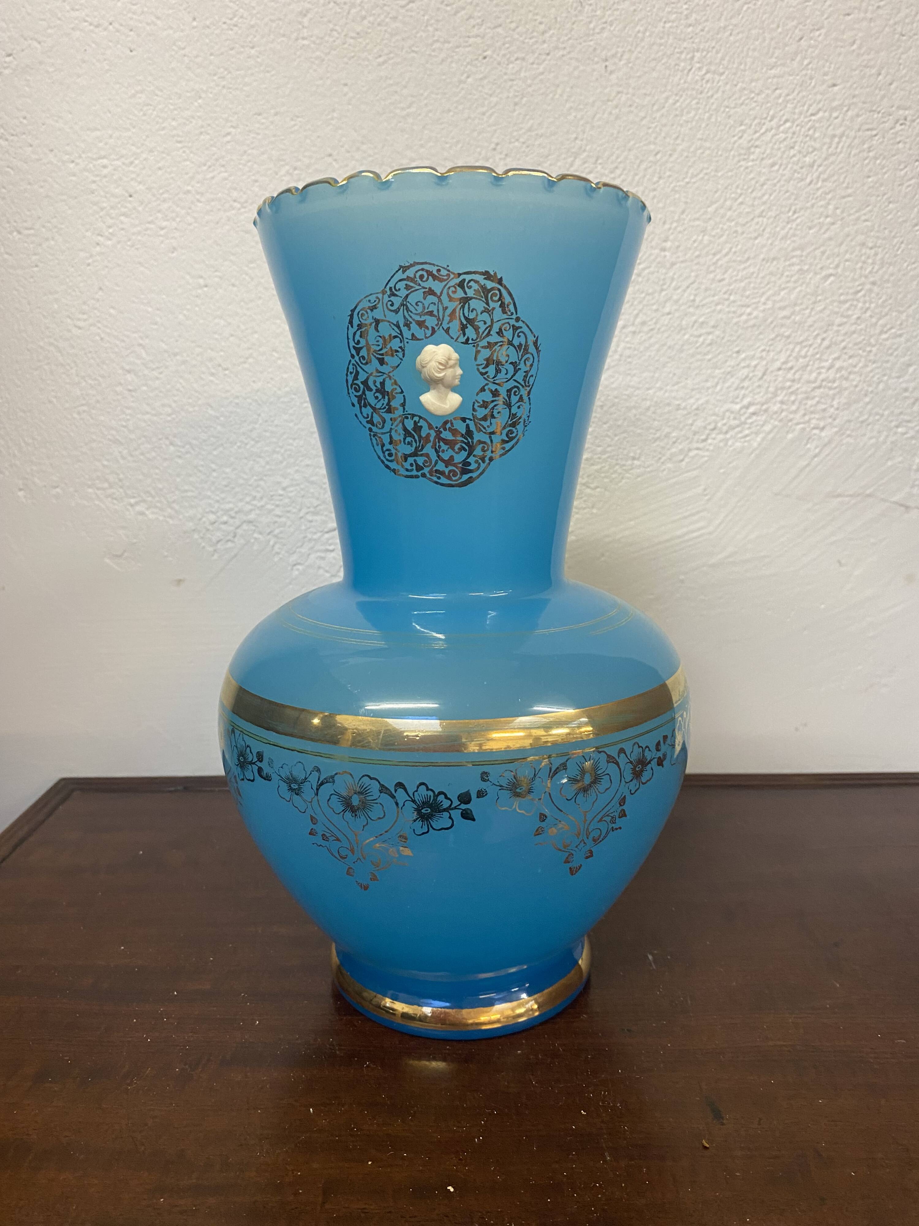GRAND VASE OPALINE BLEUE décor EPIS BLE EMAIL BLANC en épaisseur XIXe