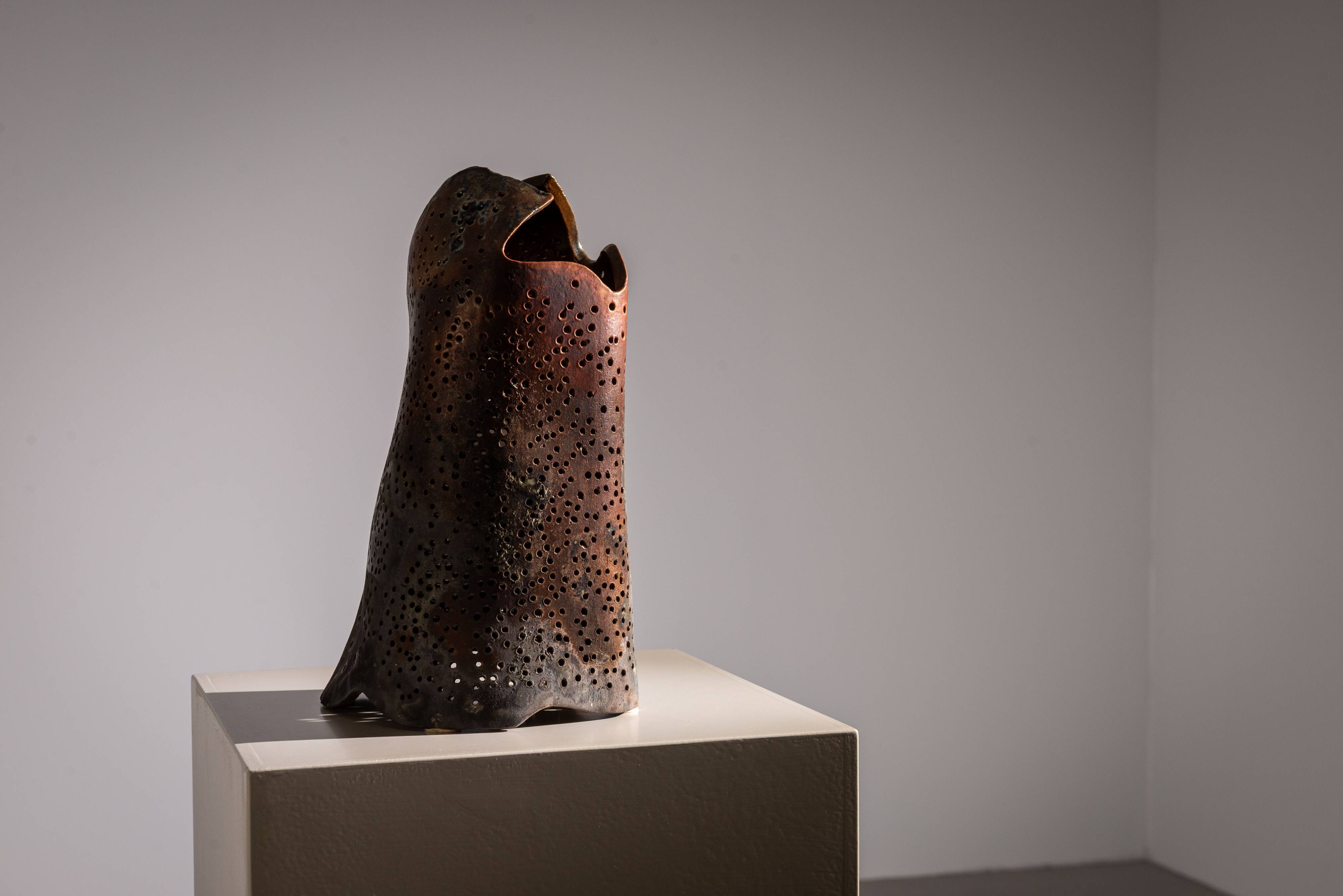 Sculptural ceramic table lamp