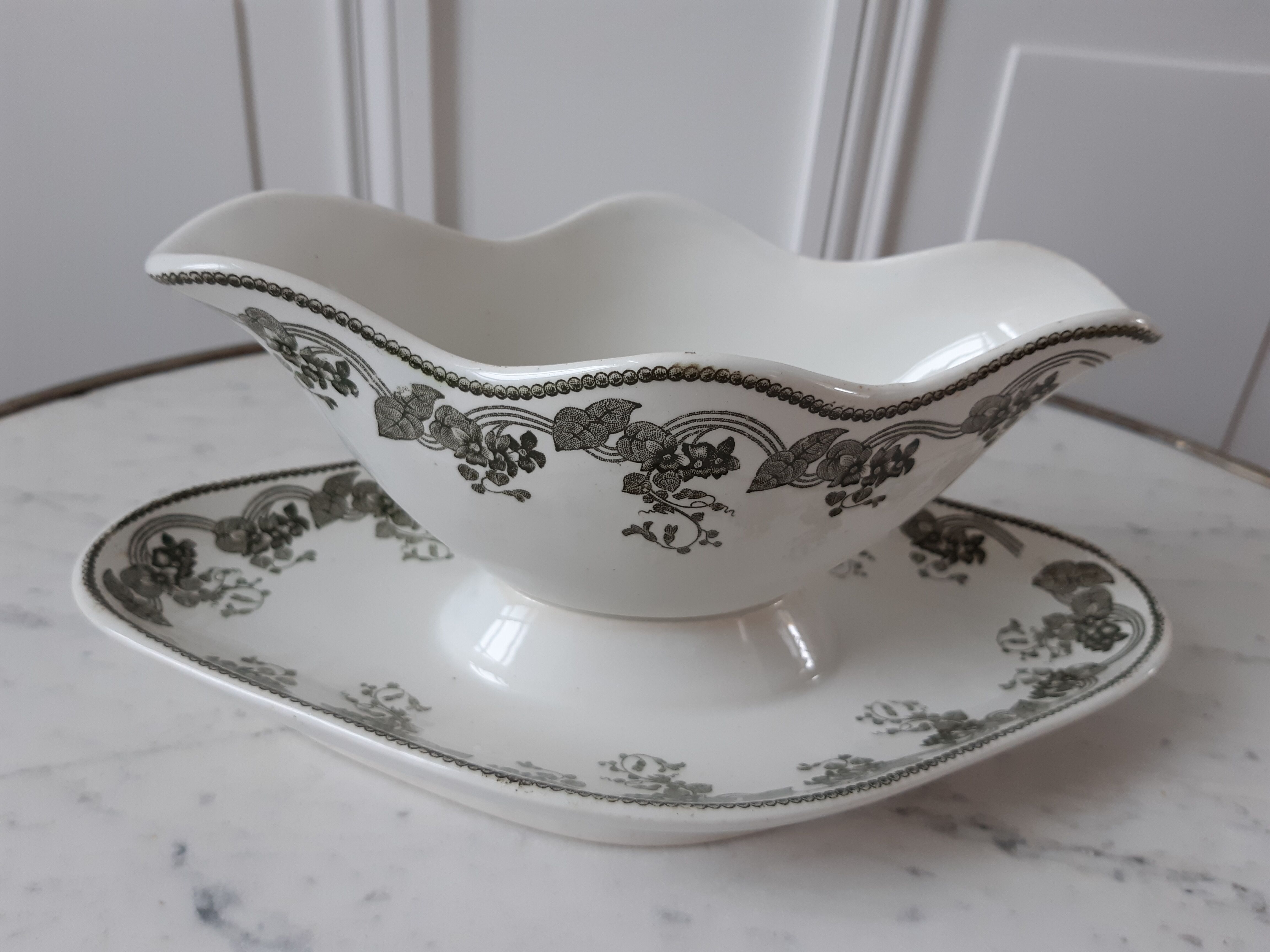 Saucière terre de fer late nineteenth model violetta