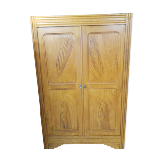 Armoire parisienne