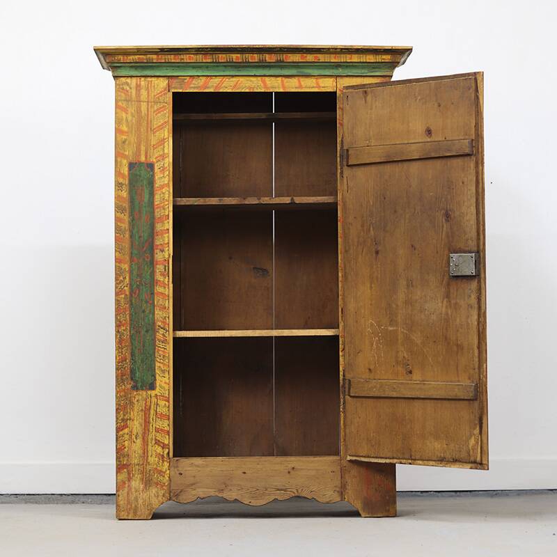Armoire de mariée peinte d'art populaire