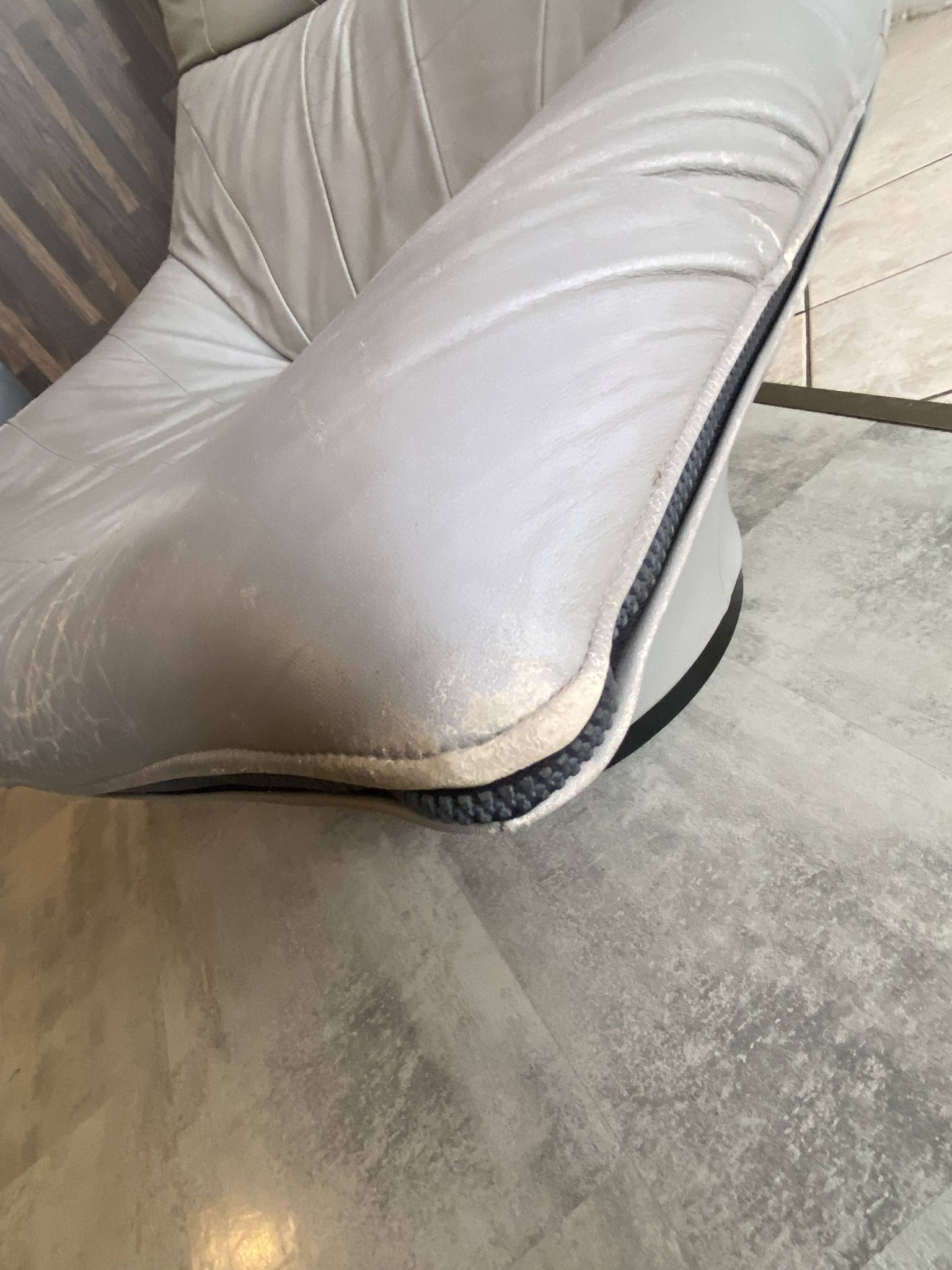 Swivel lounge chair ottoman footrest leather Mantis Gerard Van den Ber