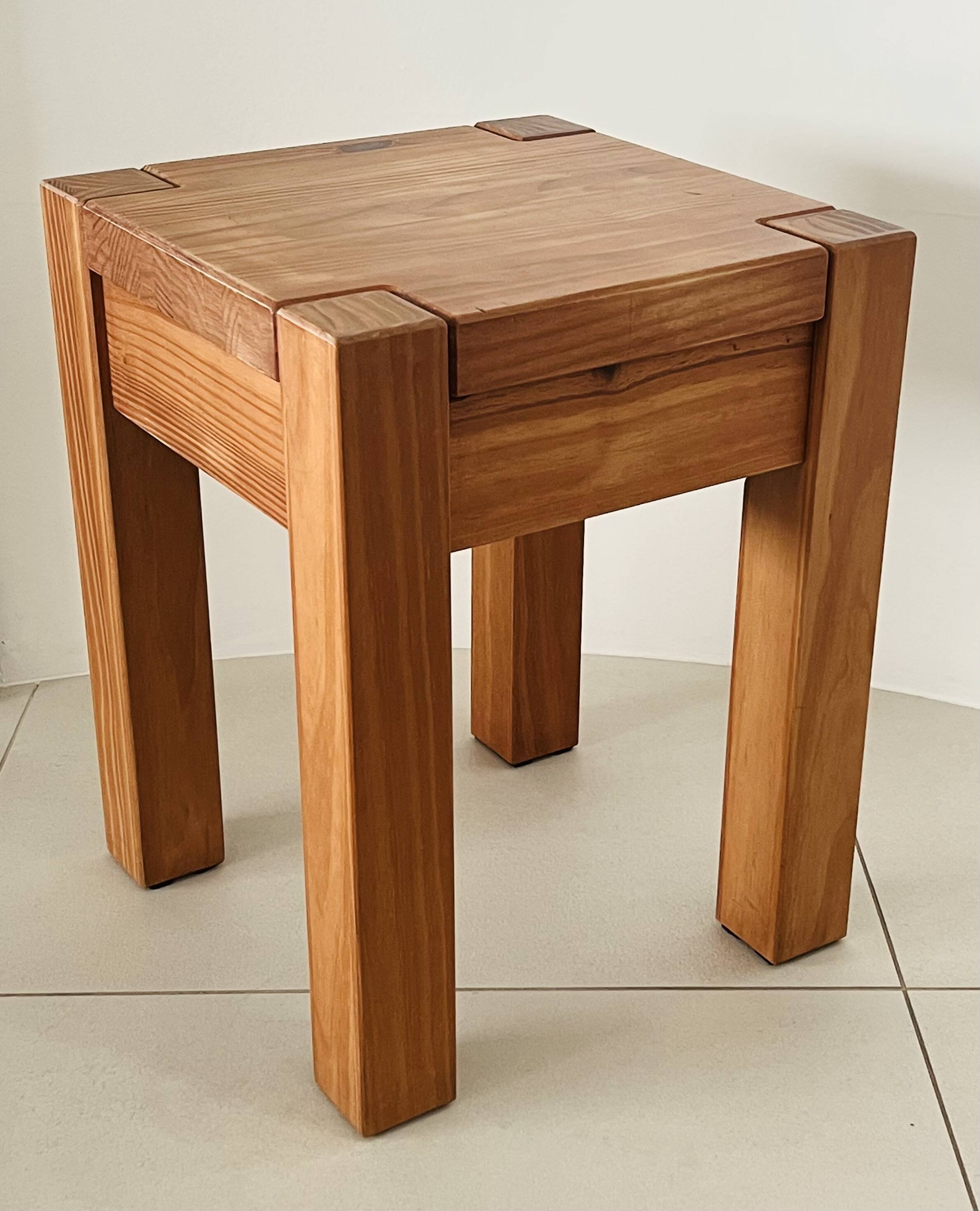 Paire de tabourets brésiliens en bois exotique