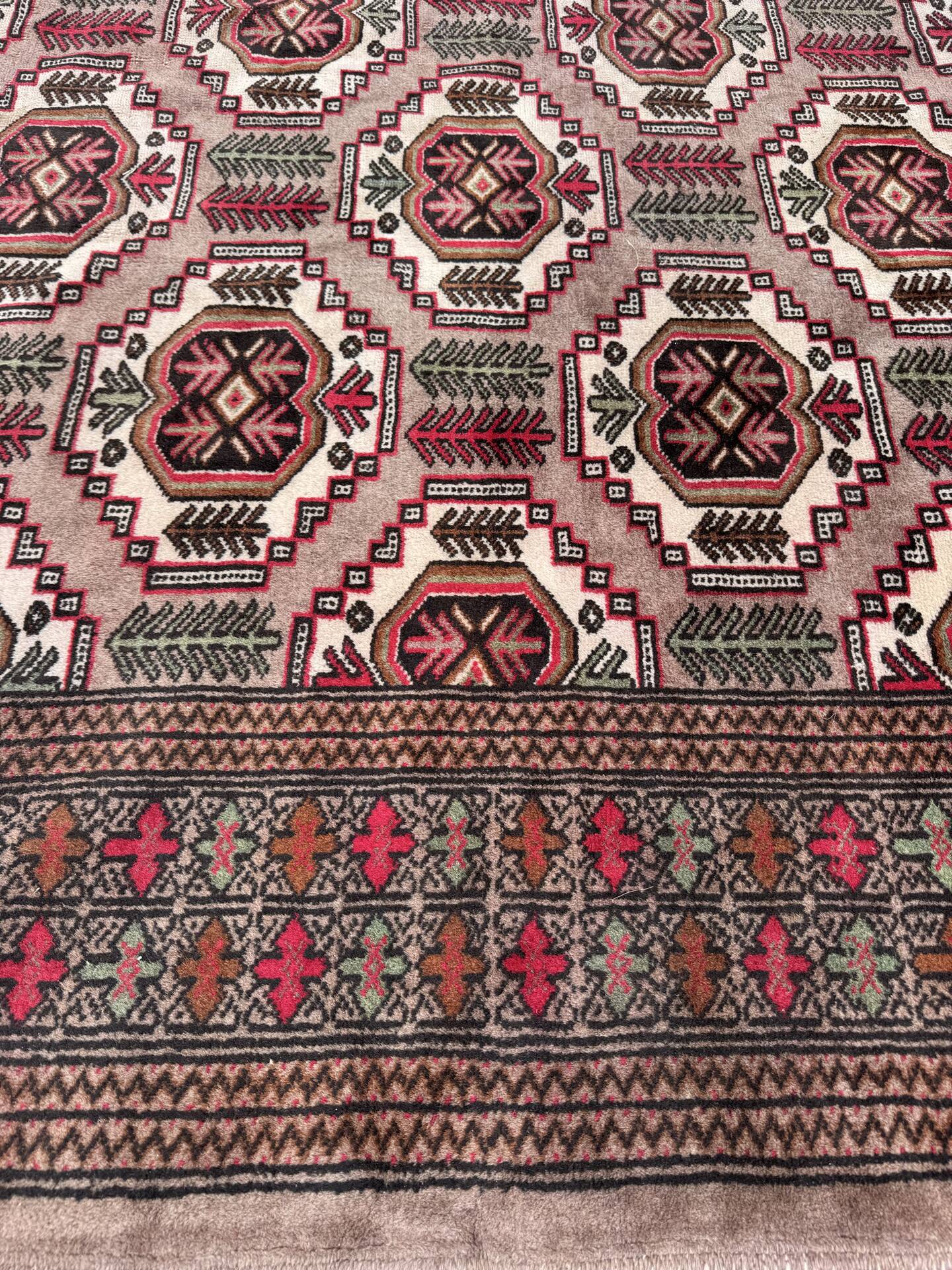 Large antique Bukhara carpet (300X375cm)
