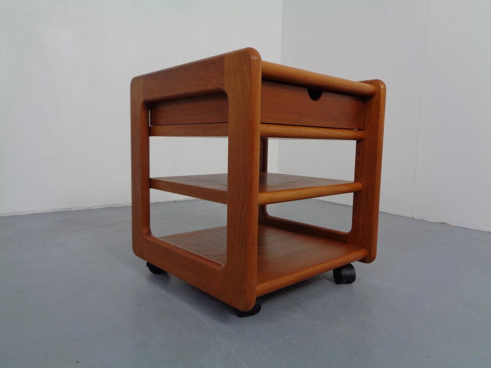 Small rollable teak chest of drawers from Dyrlund, Denmark, 1970s.