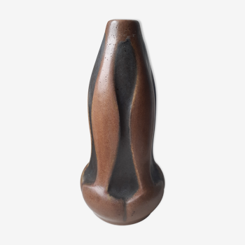 Lourioux sandstone vase