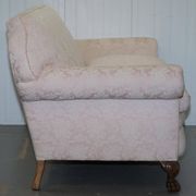 Victorian suite in damask, walnut frame, legs carved in lion's paw.