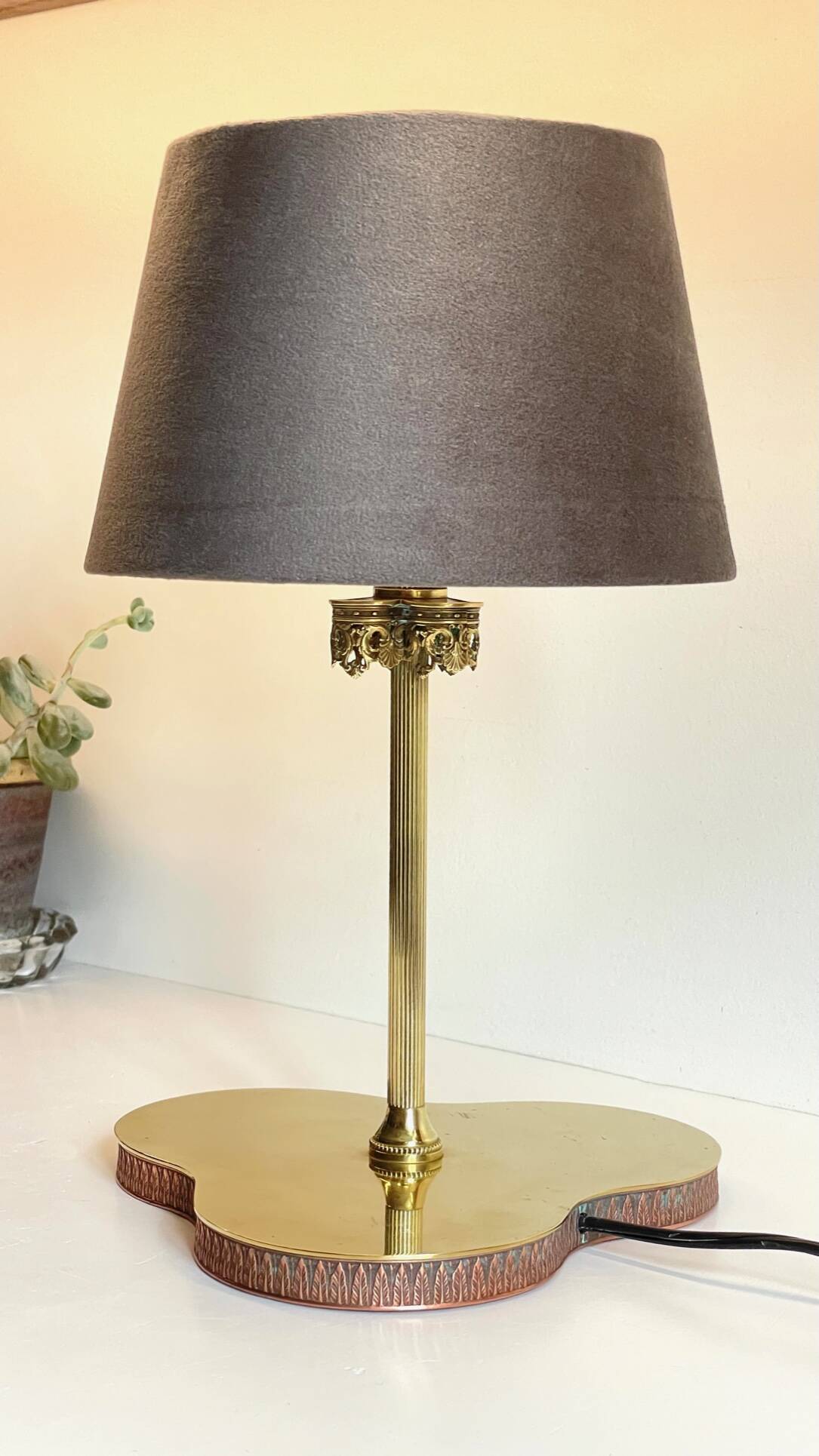 Solid brass vintage clover lamp