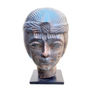 Tête d'une femme en - pierre