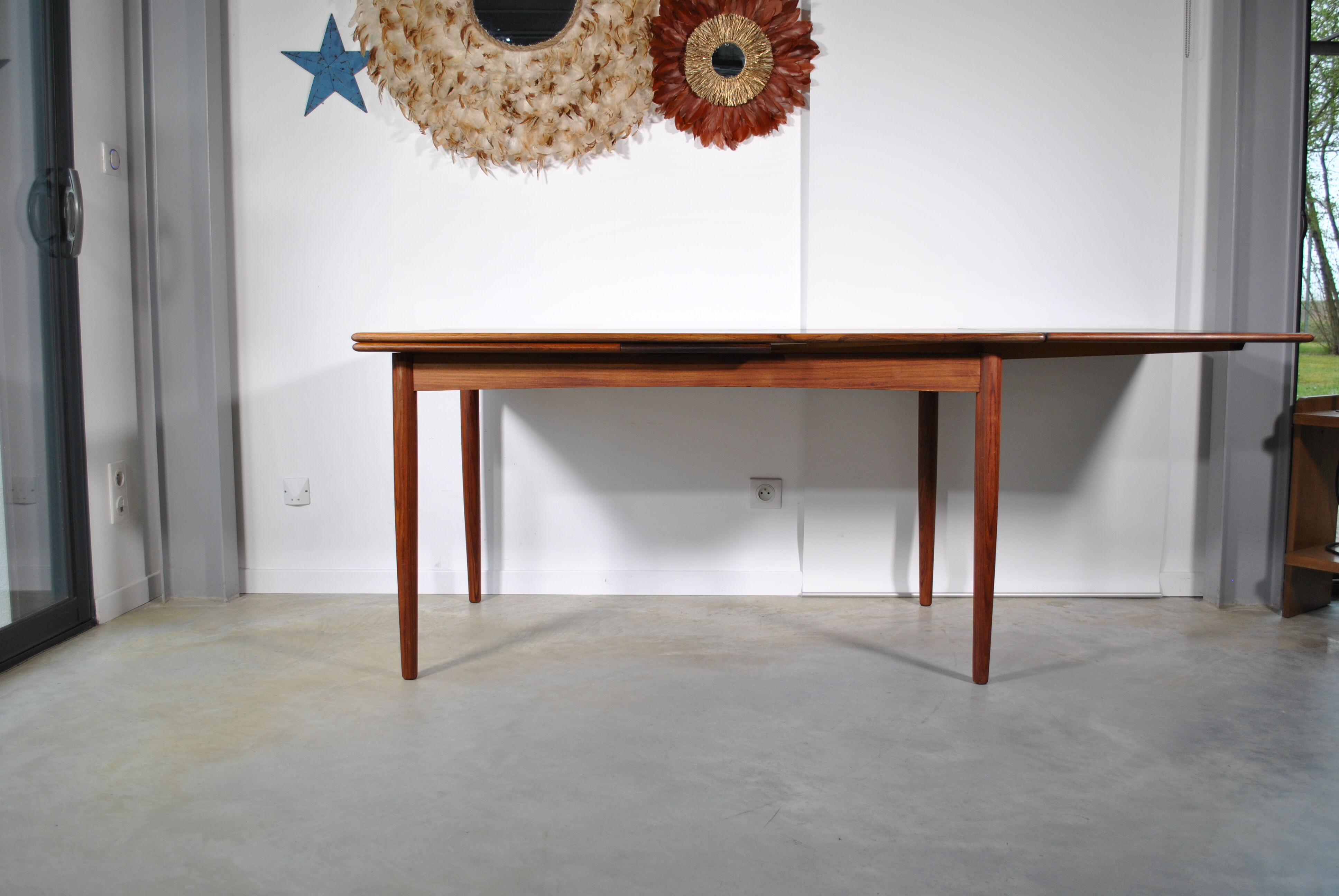 Extendable rosewood dining table year 60