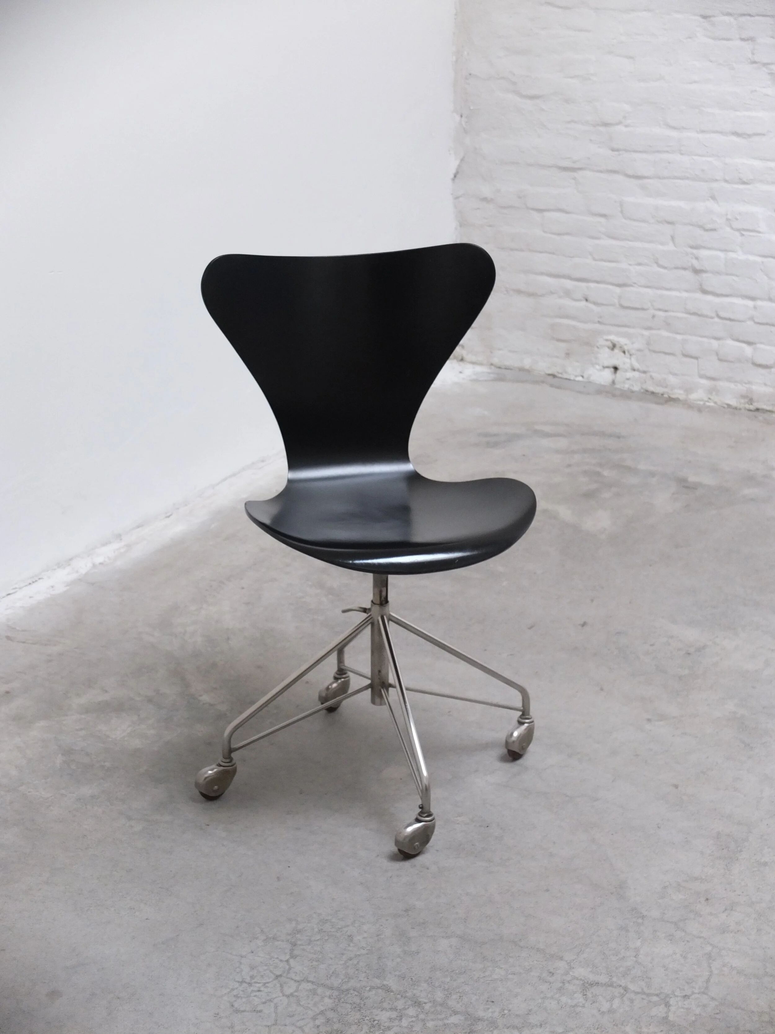 1st edition '3117' swivel desk chair by Arne Jacobsen for Fritz Hansen, 1955
