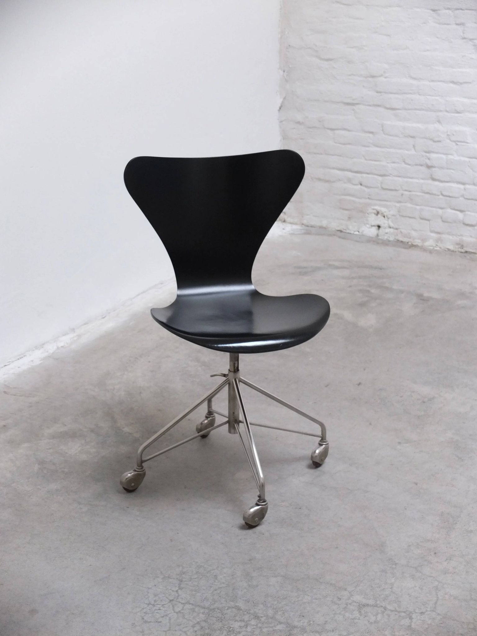 1st edition '3117' swivel desk chair by Arne Jacobsen for Fritz Hansen, 1955