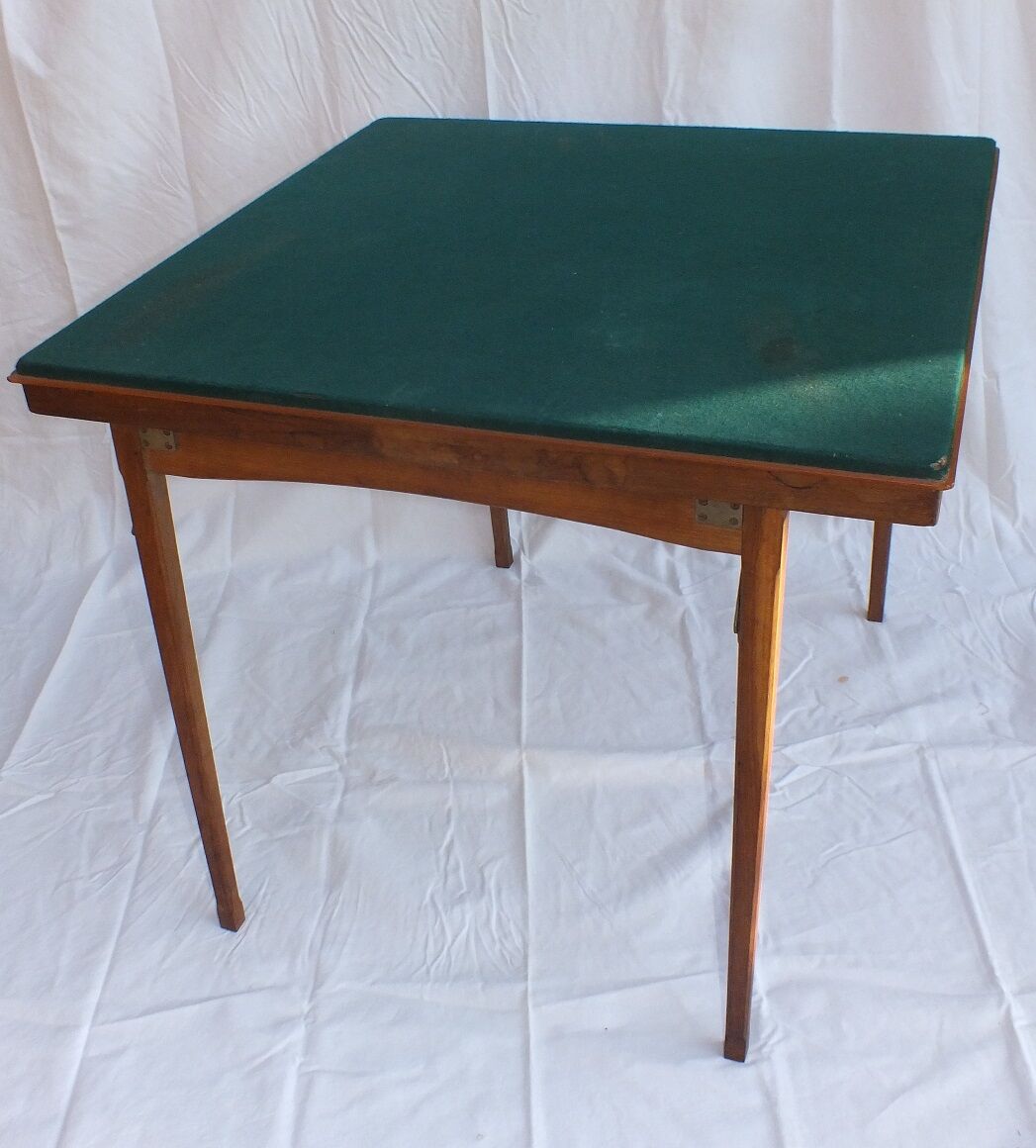 Table game Louis Vuitton stamped