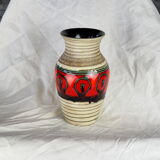 Frieze vase with green and red round