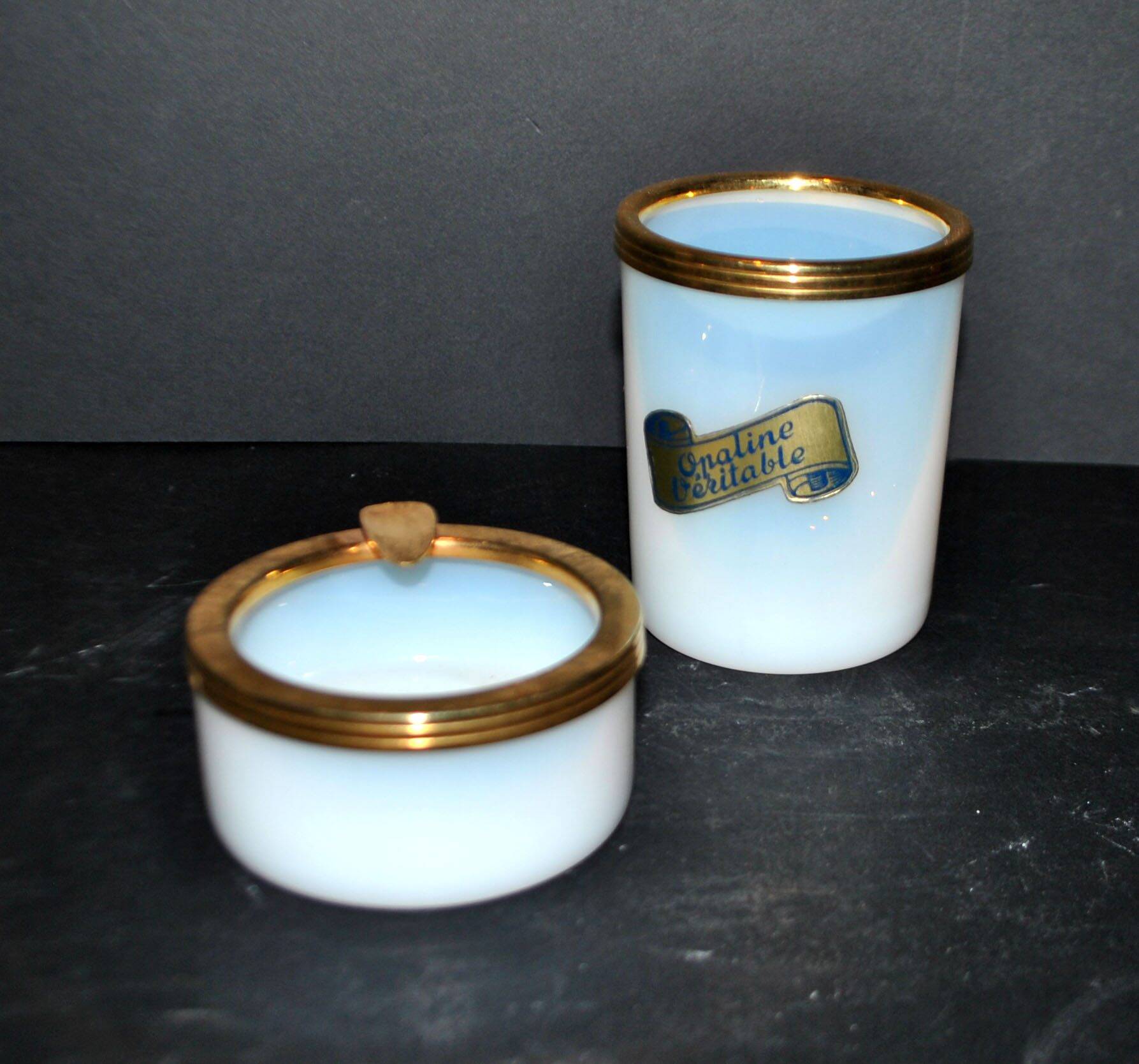 Cendrier vintage en verre opaline blanche et gobelet à cigarette opaline véritable