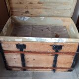 Grande malle en bois bombée