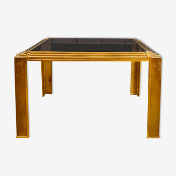 Coffee table made of brass and glass.