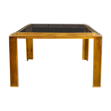 Table basse en laiton et verre.